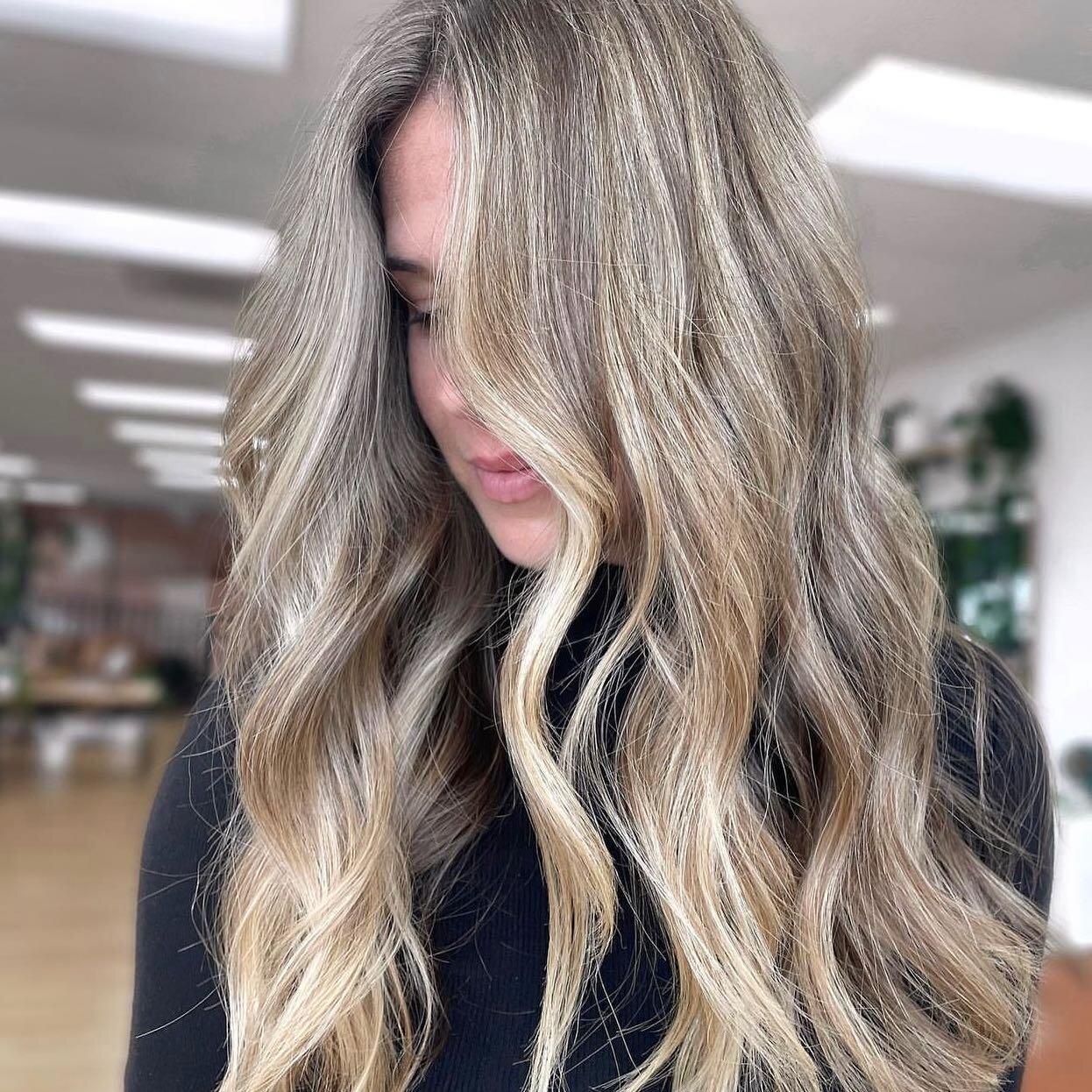 Forever in love with anything @ajshair_ touches! 🔅 Gorgeous in every way!

Hair by Andrea @ajshair_ 

#citizen #citizensalonoceanside #citizensalonsd #oceansidehair #oceansidehairstylist #oceansidehairsalon