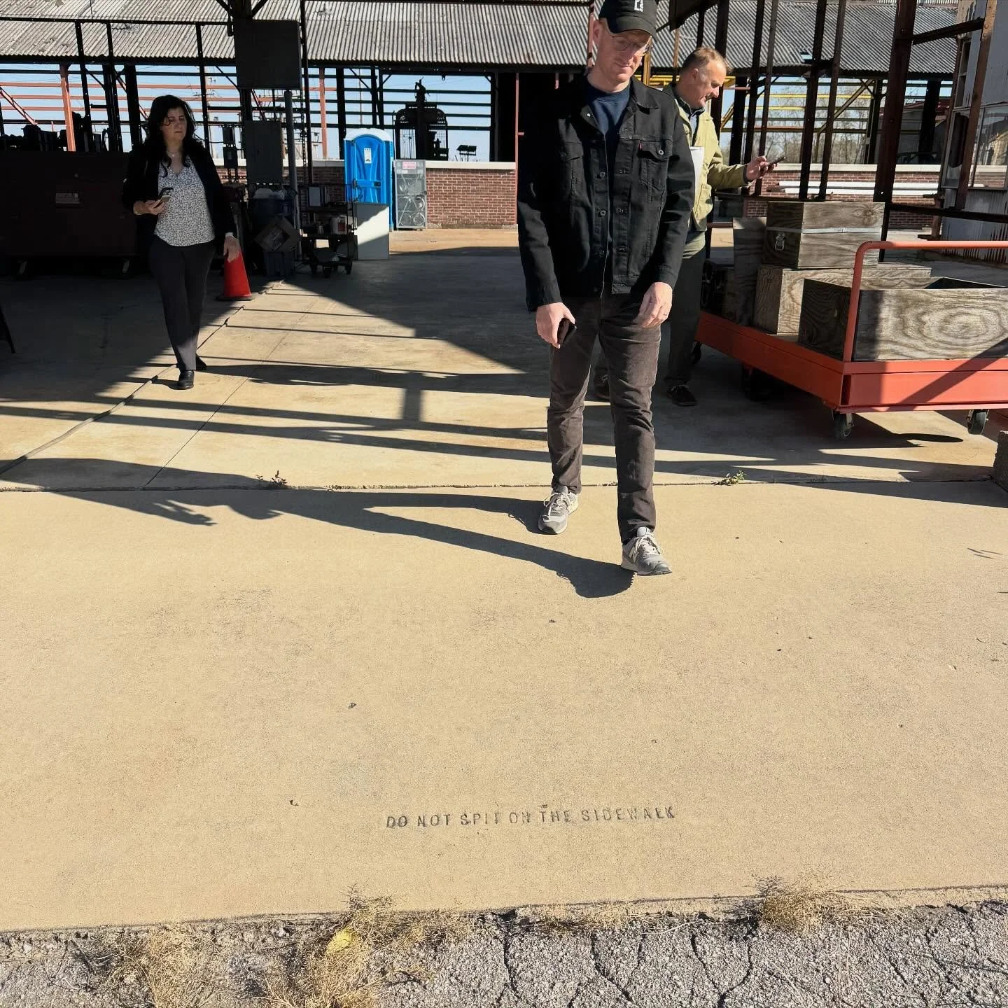 What happens when you take a bunch of landscape architects to a building Material Mecca like @nationalbuildingartscenter ?  They identify flowers in the gravel. 
Here&rsquo;s to a particularly inspiring #FreshAirFriday with @smithgroup and @greatrive