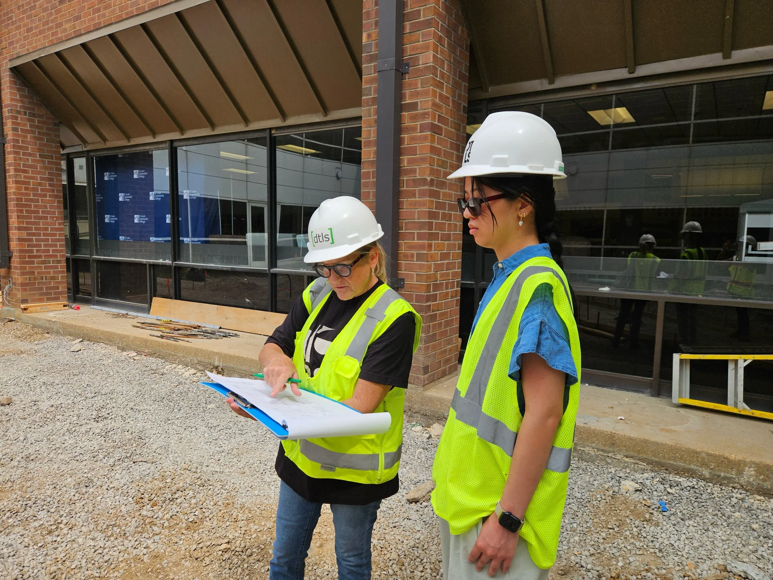 On-site mentorship and concrete review today at @stlccedu - @suefoelsch.mom joined the team of to discuss jointing and next construction steps
[#constructionreview #stl #wbe #onsite ]
