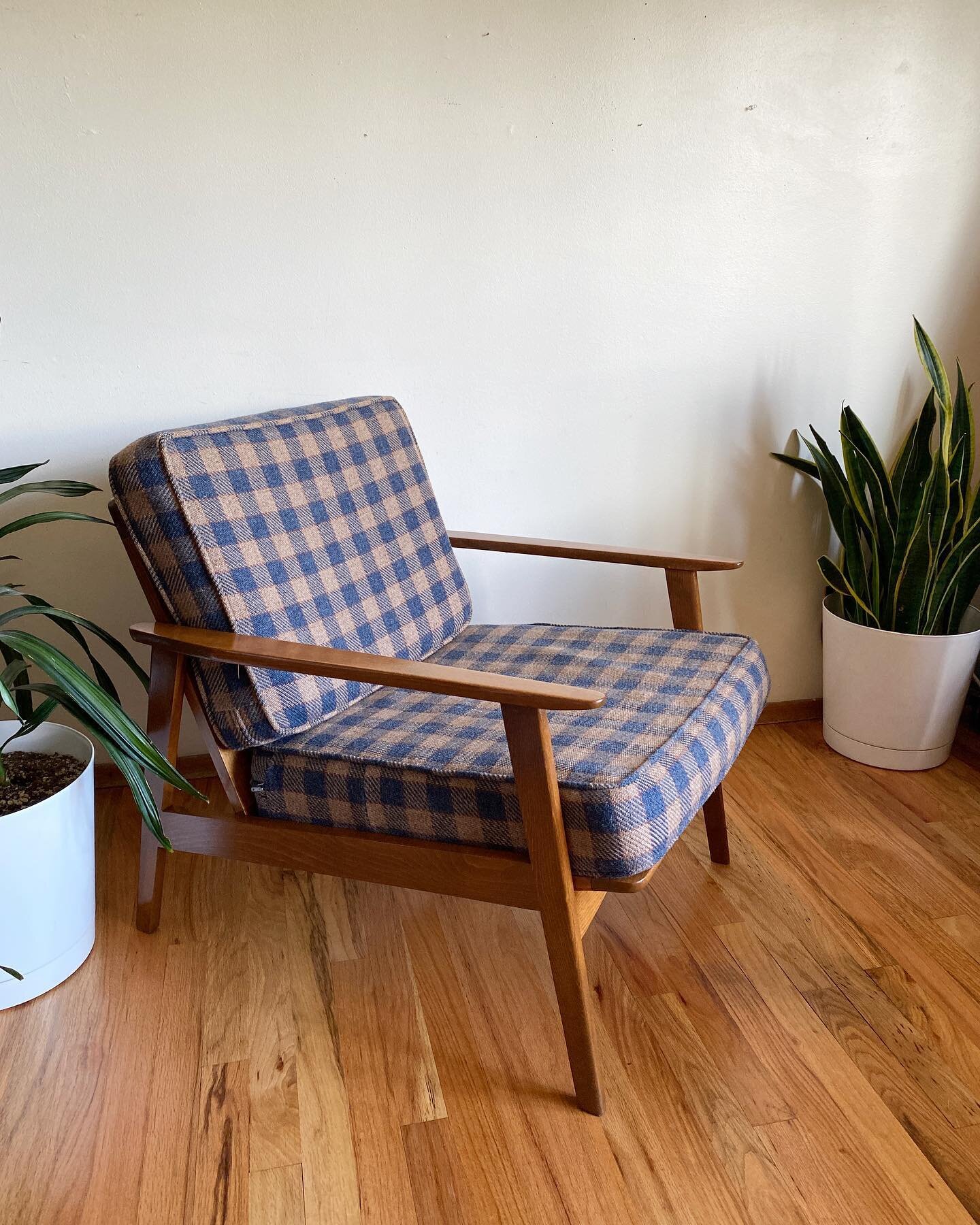 You guys surprised me when you voted in our Stories to keep this original plaid upholstery! I was not expecting that at all, but I can totally see how rad it is - like your favorite flannel shirt in chair form. 🧸

Matt completely refinished this cha