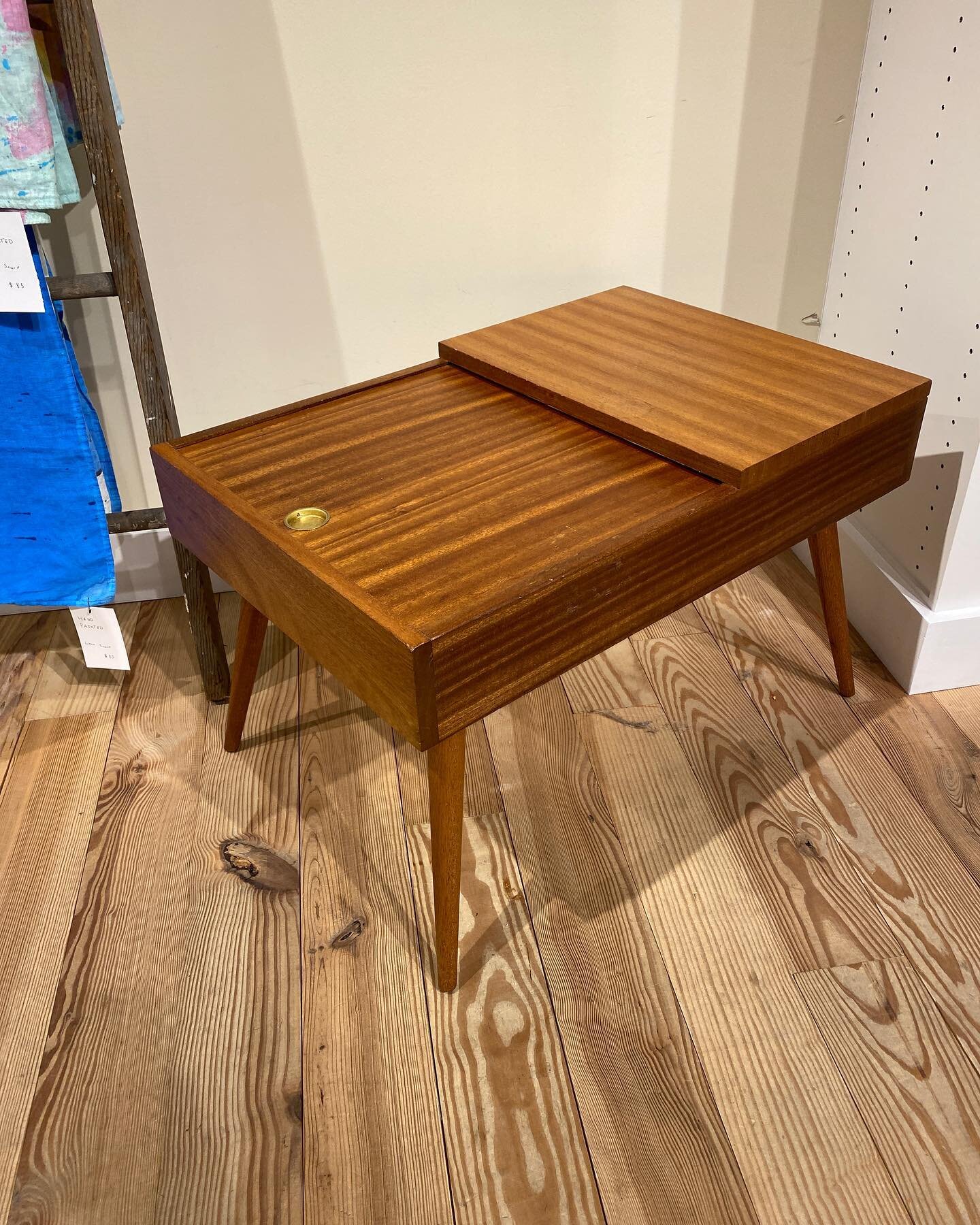 Did a little website update today and added this one. ✨

Yellow mahogany side table made by Brown Saltman, with a sliding top compartment perfect for storing magazines or electronics out of sight. 

Completely painted when we found it, Matt worked hi