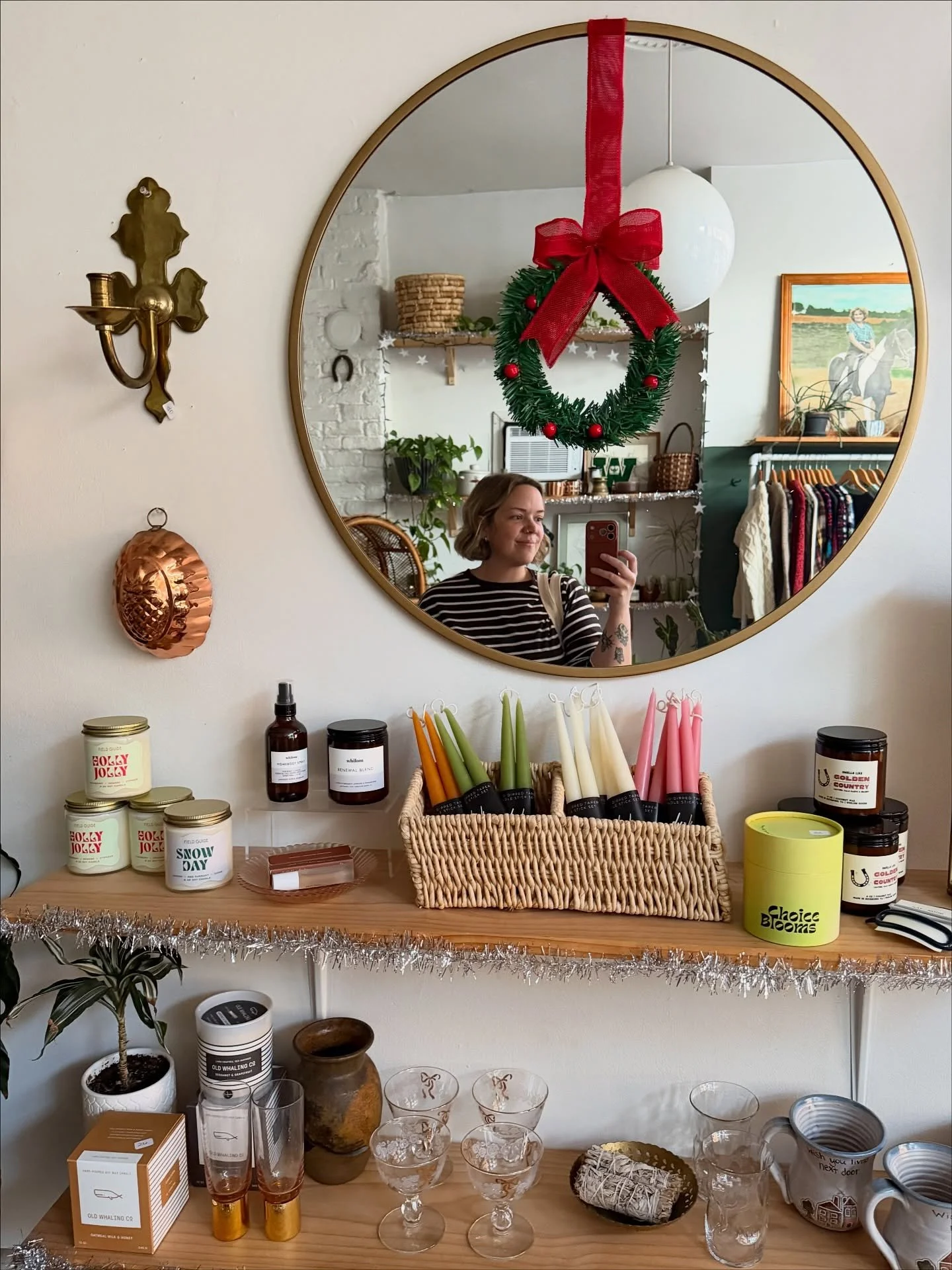 Hi! Here are some updates &amp; reminders 🎄👉🏼 

&bull; Holiday workshops start this weekend! There are 5 tickets total remaining (see 2nd slide). I&rsquo;ve had several people reach out and ask about adding more seats to workshops and unfortunatel