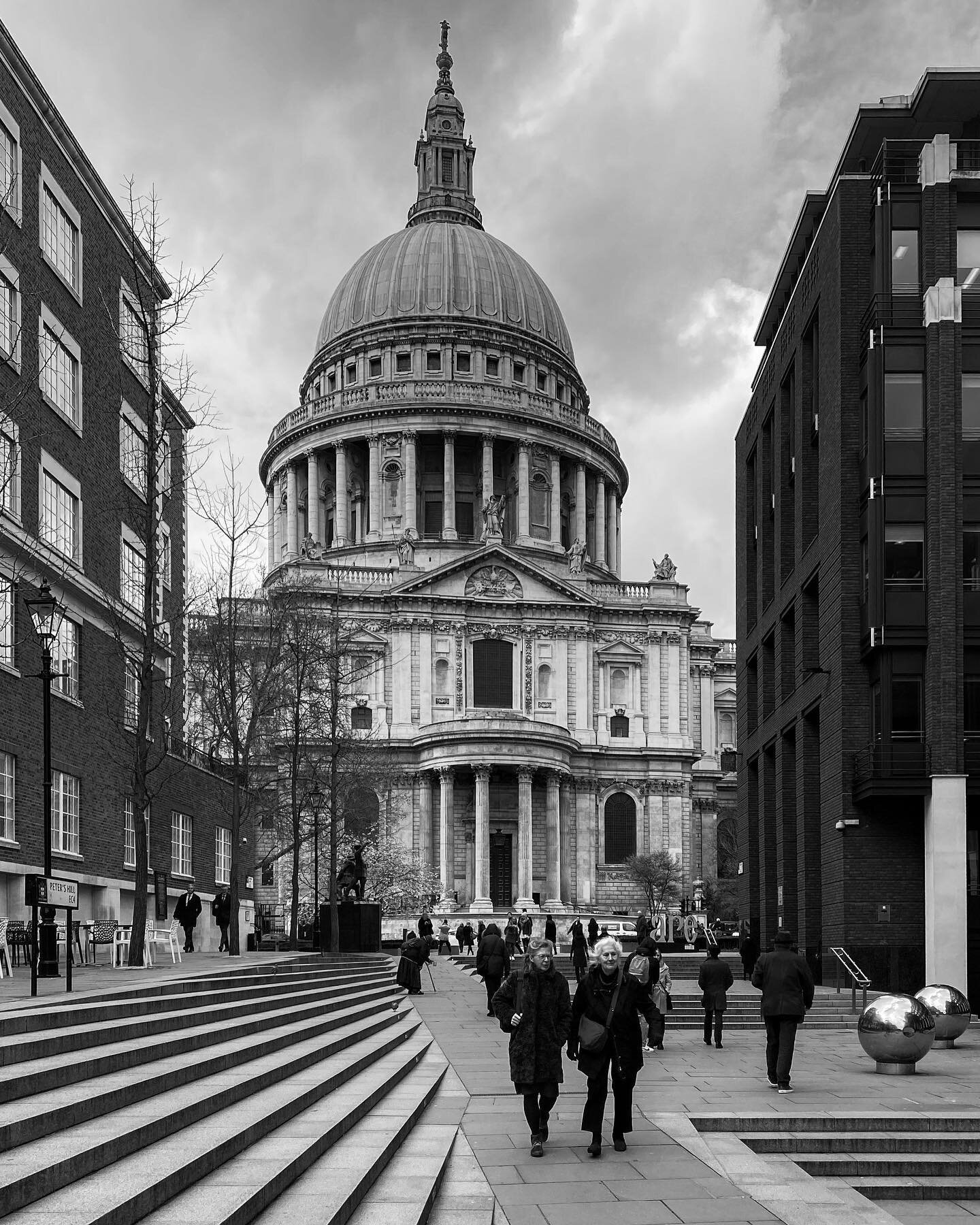 At Paul&rsquo;s Cathedral as seen from peters hill
&bull;
&bull;
&bull;
#architecture #stpaulscathedral #londonarchitecture #architecturephotography #blackandwhite #blckandwhitephotography