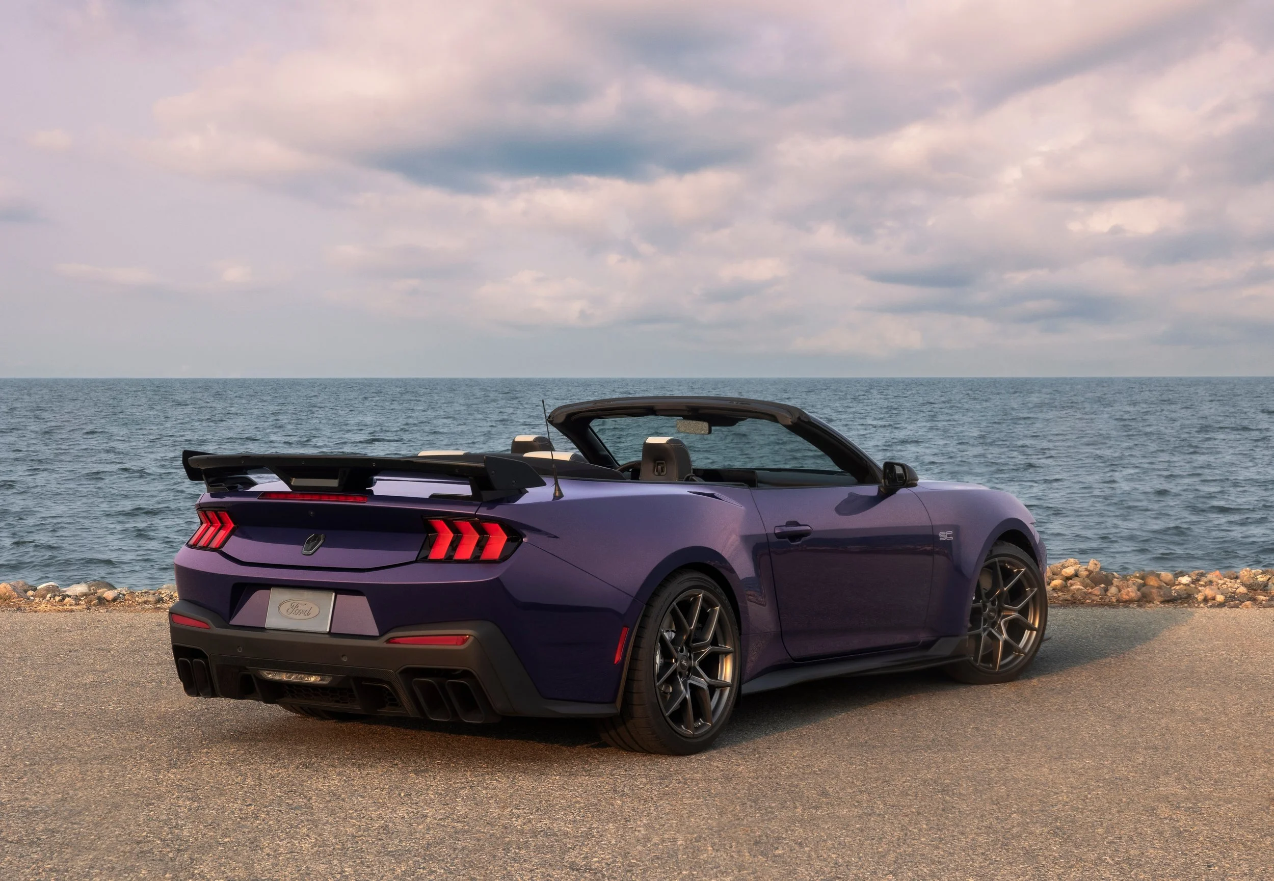 Ford_Mustang_Dark_Horse_SC_Convertible_19.jpg