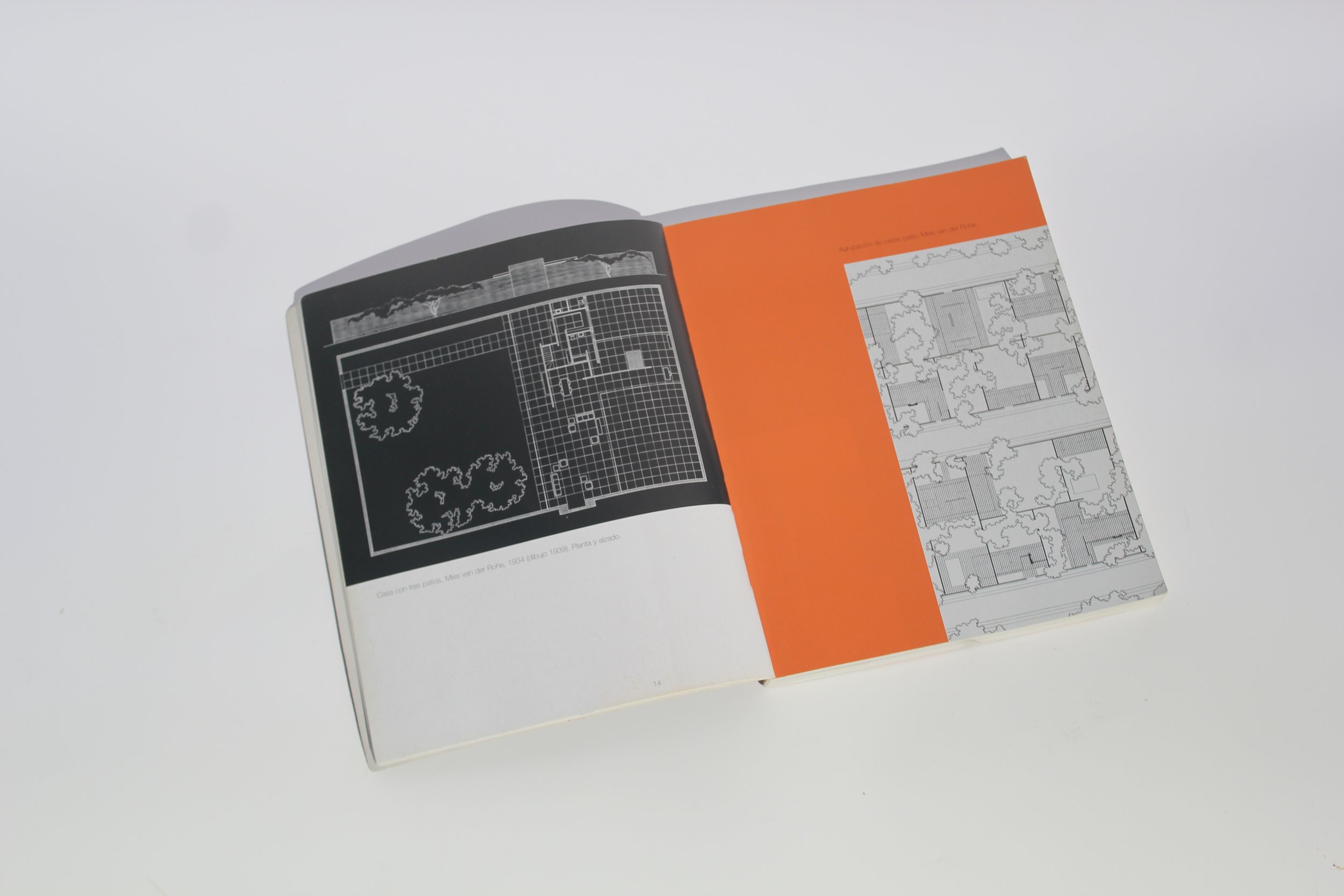 La buena vida: Visita guiada a las casas de la modernidad – Vintage Spanish Architecture Book