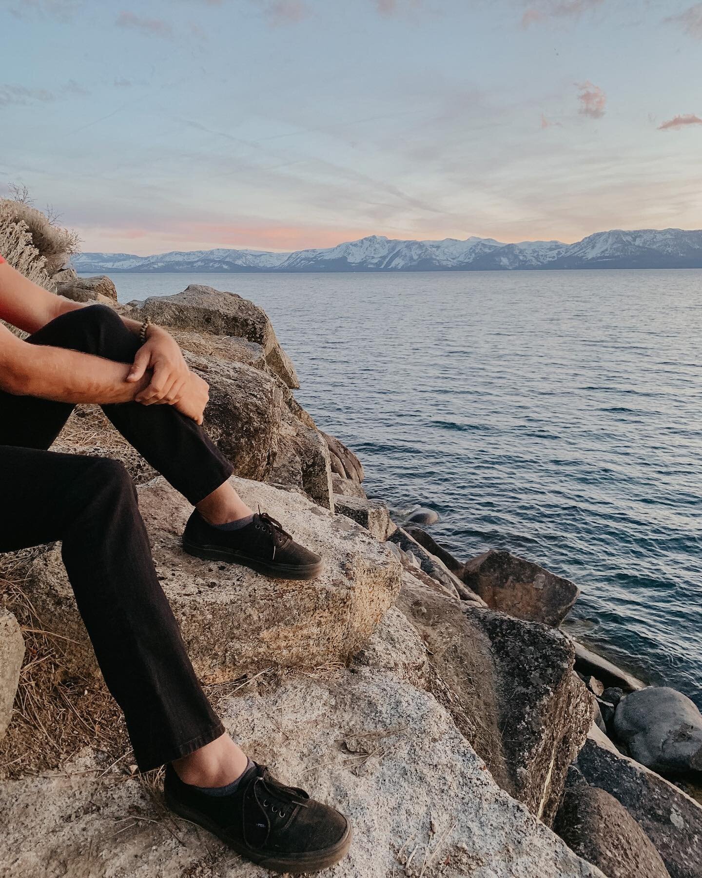 Currently scrolling through my camera roll to find some old gems! This was our first trip together, Taylor and I ventured off to Lake Tahoe only a few months into our relationship. The town is gorgeous and this lake is incredible, you can drive all a