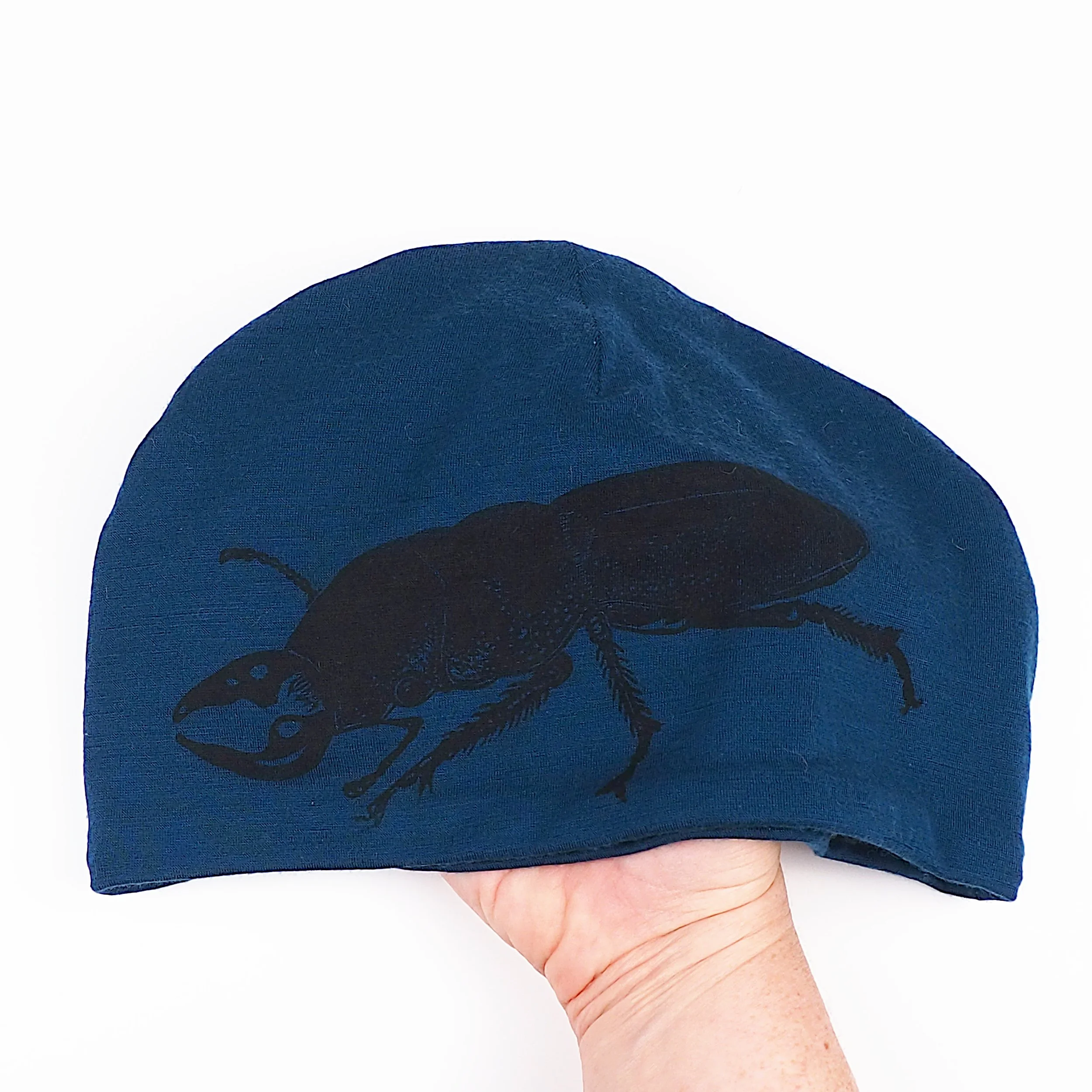 beetle_beanie_darkblue_hand.jpg