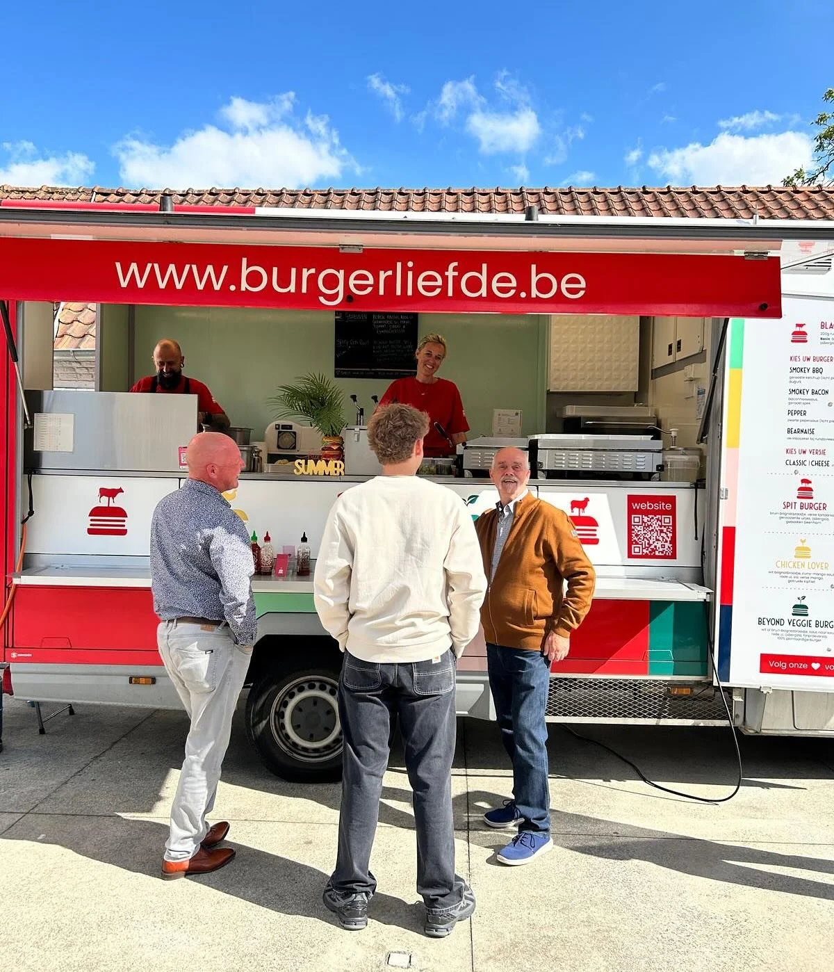 Wat een weekend 🍔❤️gelukkig hadden we de zon mee 😃🌞#burgerliefde #ontheroad #jijenik #ikenjij #wijtwee #foodtruck #gourmetburgers #burgertruck