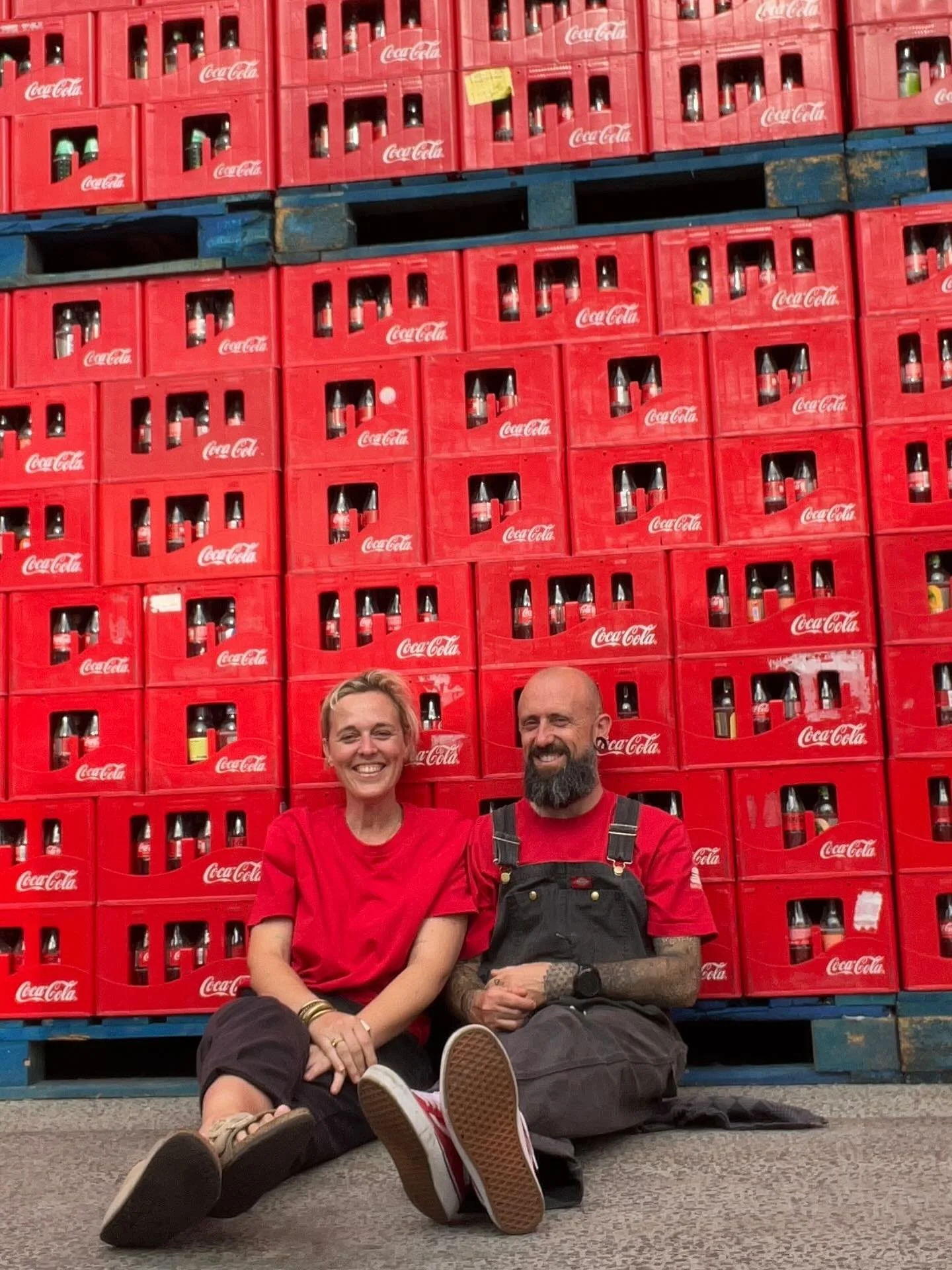 Thanks for having us @cocacolaeurope 🫶❤️🍔 #cocacola #burgerliefde #ontheroad #jijenik #ikenjij #wijtwee #burgertruck #gourmetburgers