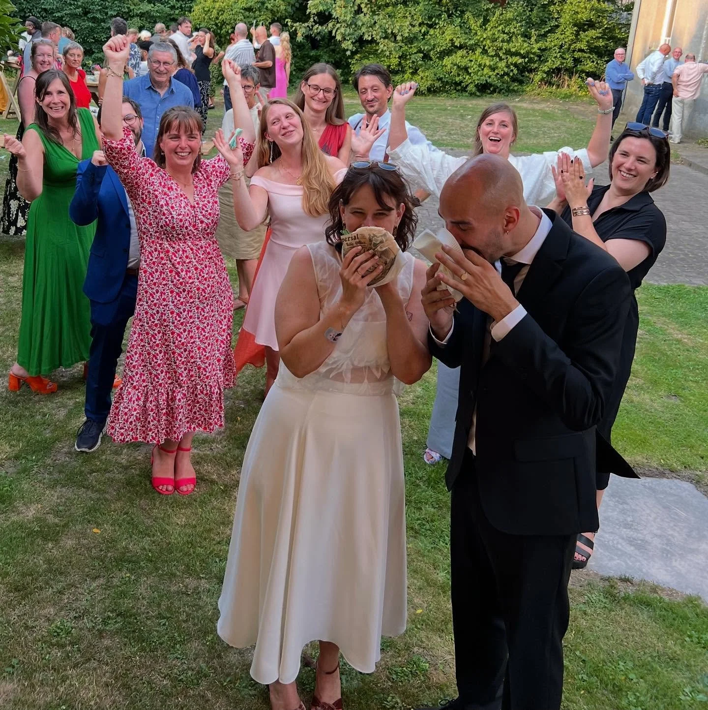 Lauranne en Boris #weddings #burgerliefde #liefdevieren #ontheroad #wijtwee #gourmetburgers #burgertruck #foodtruck