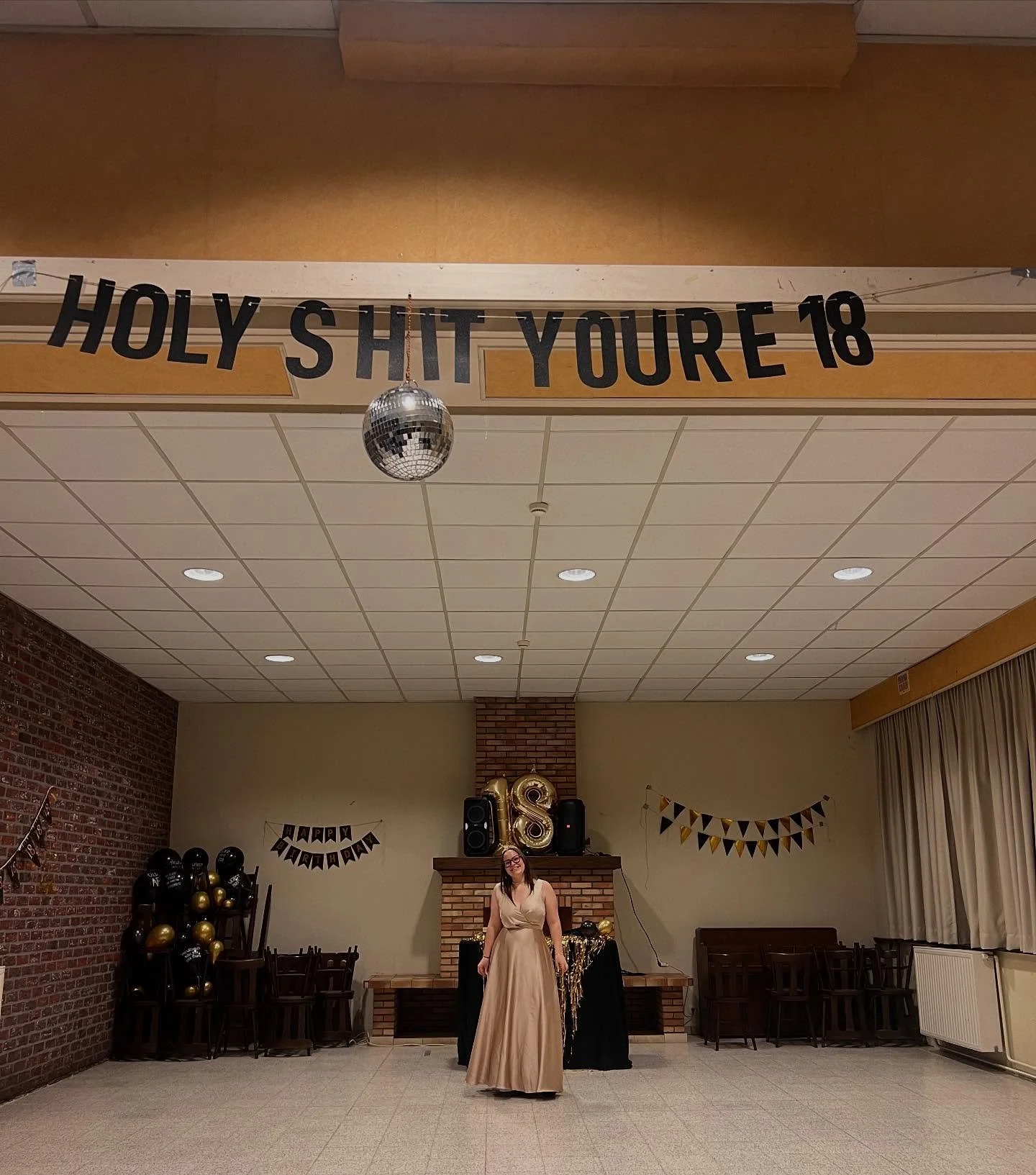 Vandaag mogen we bakken voor de 18de verjaardag van onze allergrootste fan -proficiat! #burgerliefde #foodtruck #ontheroad #wijtwee #burgertruck