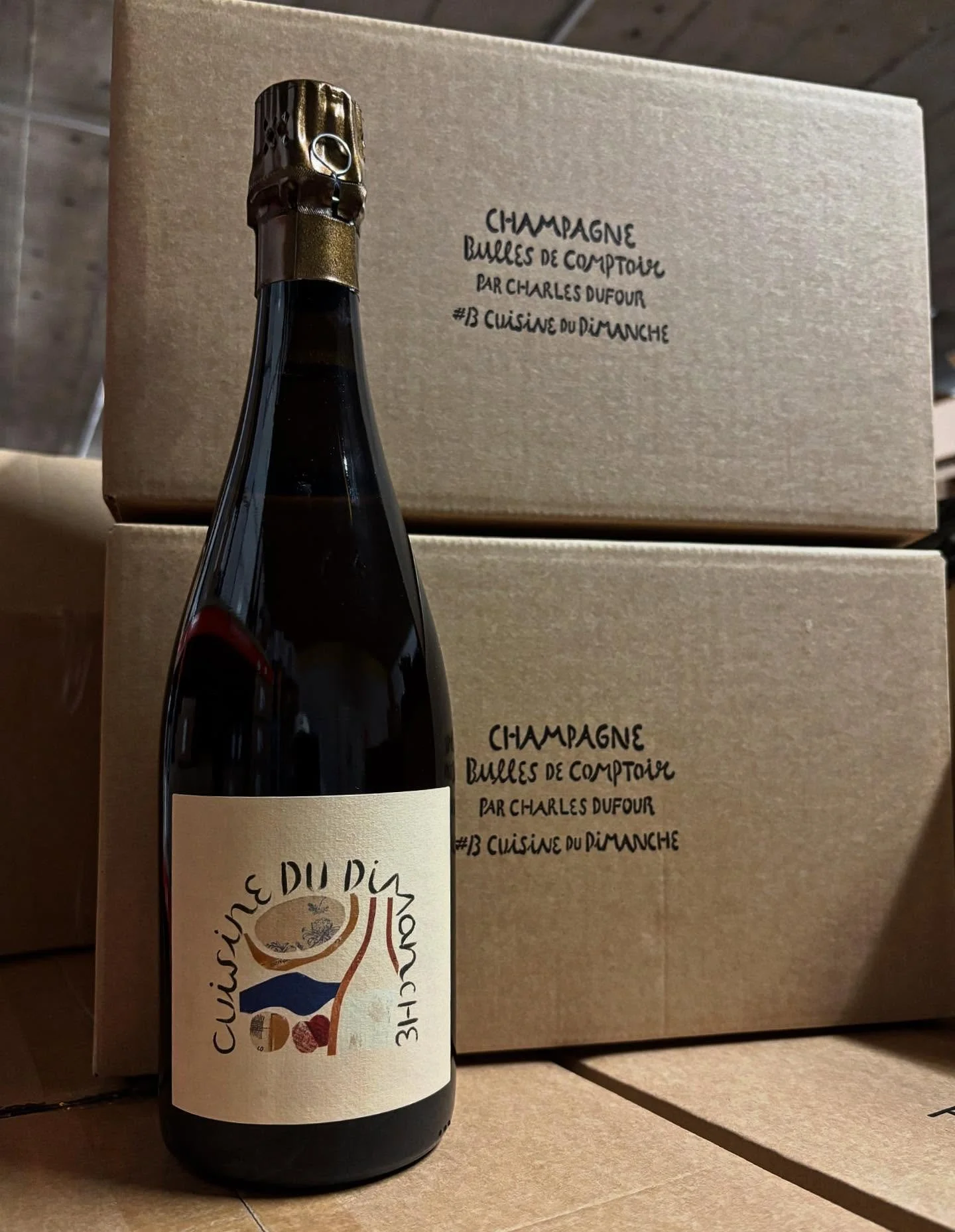 Cuisine du Dimanche
Bulles de Comptoir #13

60% Pinot Noir 30 % Chardonnay 
10% Pinot Blanc

R&eacute;colte 2022 &amp; 35% R&eacute;serve perp&eacute;tuelle 1982-2021

TIRAGE: F&Eacute;VRIER 2024 - D&Eacute;GORGEMENT: MAI 2025

#champagne #charlesduf