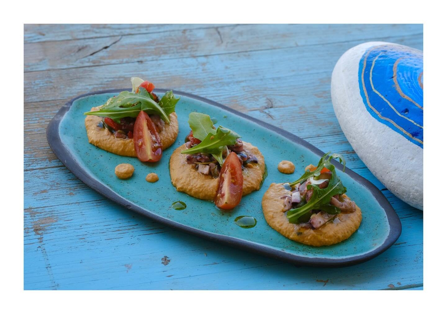&Nu;έ&alpha; &sigma;&epsilon;&zeta;ό&nu;.. &nu;έ&omicron; menu! 
.
.
New season.. new menu! 
.
.
#kapari #paros #kapariparos #naoussa #aegeancuisine #cyclades #greek #gastronomy #&kappa;&upsilon;&kappa;&lambda;ά&delta;&epsilon;&sigmaf; #&pi;ά&rho;&om