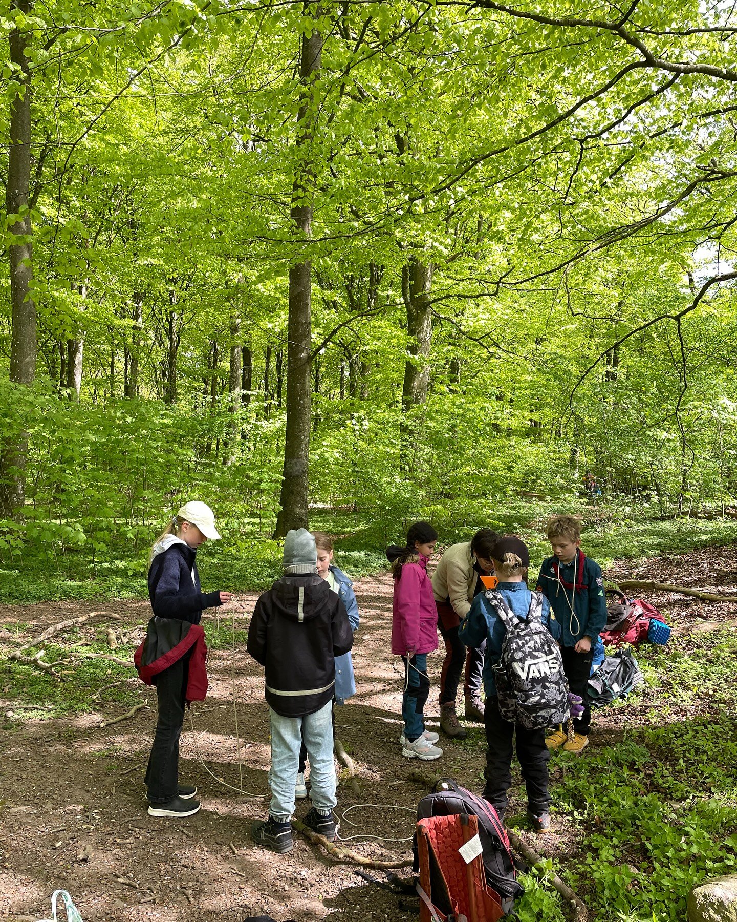 Handslaget 2025 🤝🏻 
Tillsammans med Drottningstadens scoutk&aring;r anordnade vi scoutt&auml;vlingen Handslaget f&ouml;r sp&aring;rare och uppt&auml;ckare. I &aring;r med tema rymden 🚀 Det blev en riktigt h&auml;rlig dag i det natursk&ouml;na natu