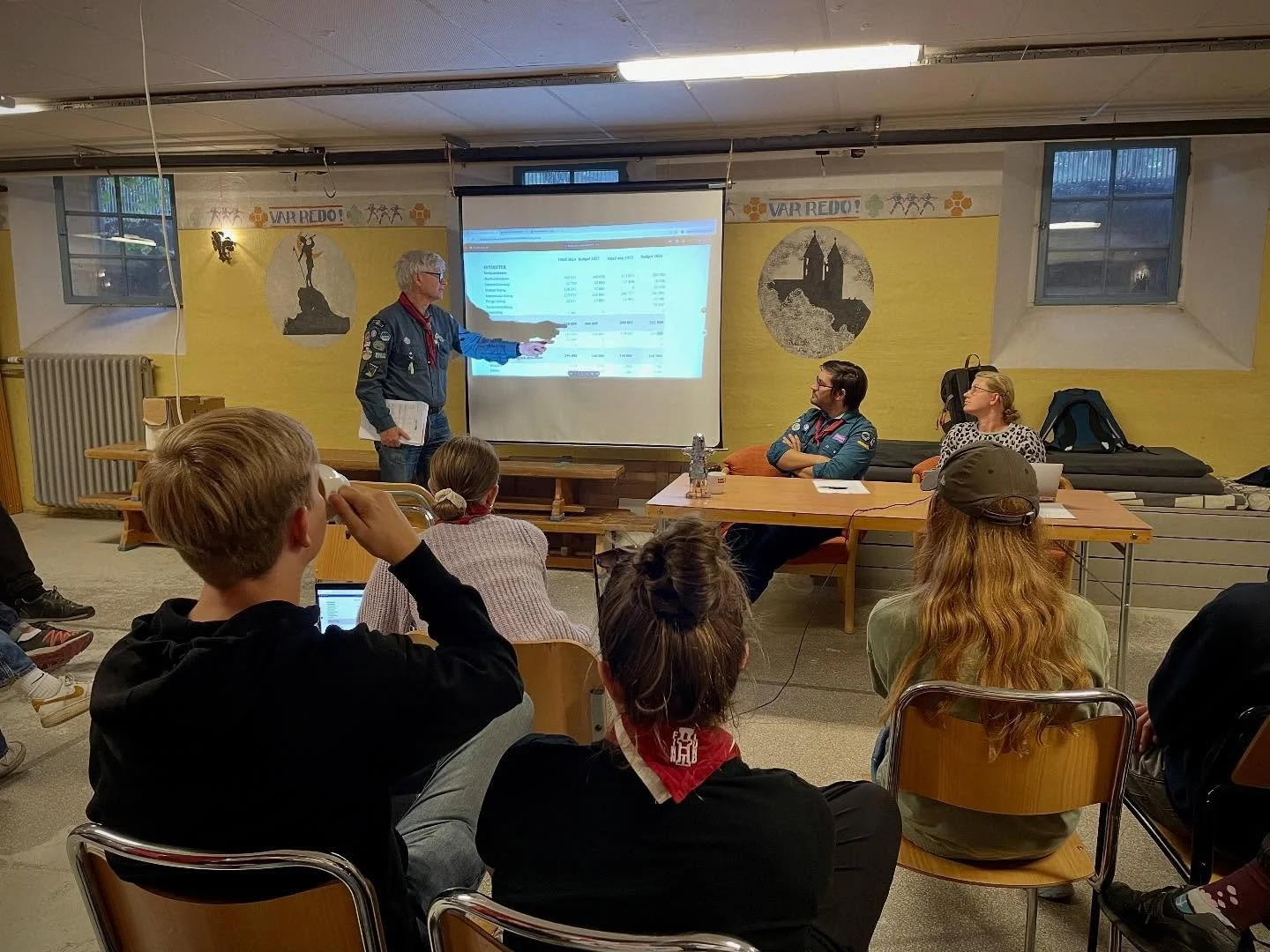 En händelserik helg för scoutkåren Finn – just nu pågår Finns egen demokratifest: kårstämman. I helgen har också det nya utmanarlaget Finndus haft sin första hajk. #scoutkårenfinn #fö