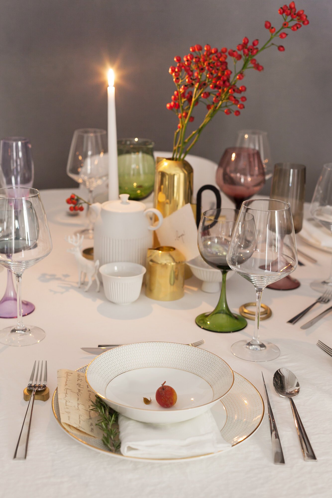 TAVOLA-NATALE-MISE-EN-PLACE-SARA-FARINA-SPAZIO-MATERIAE-NAPOLI-FORMEDIFARINA-SOCIETY-LIMONTA-SET-THE-TABLE-PHOTO-28.jpg