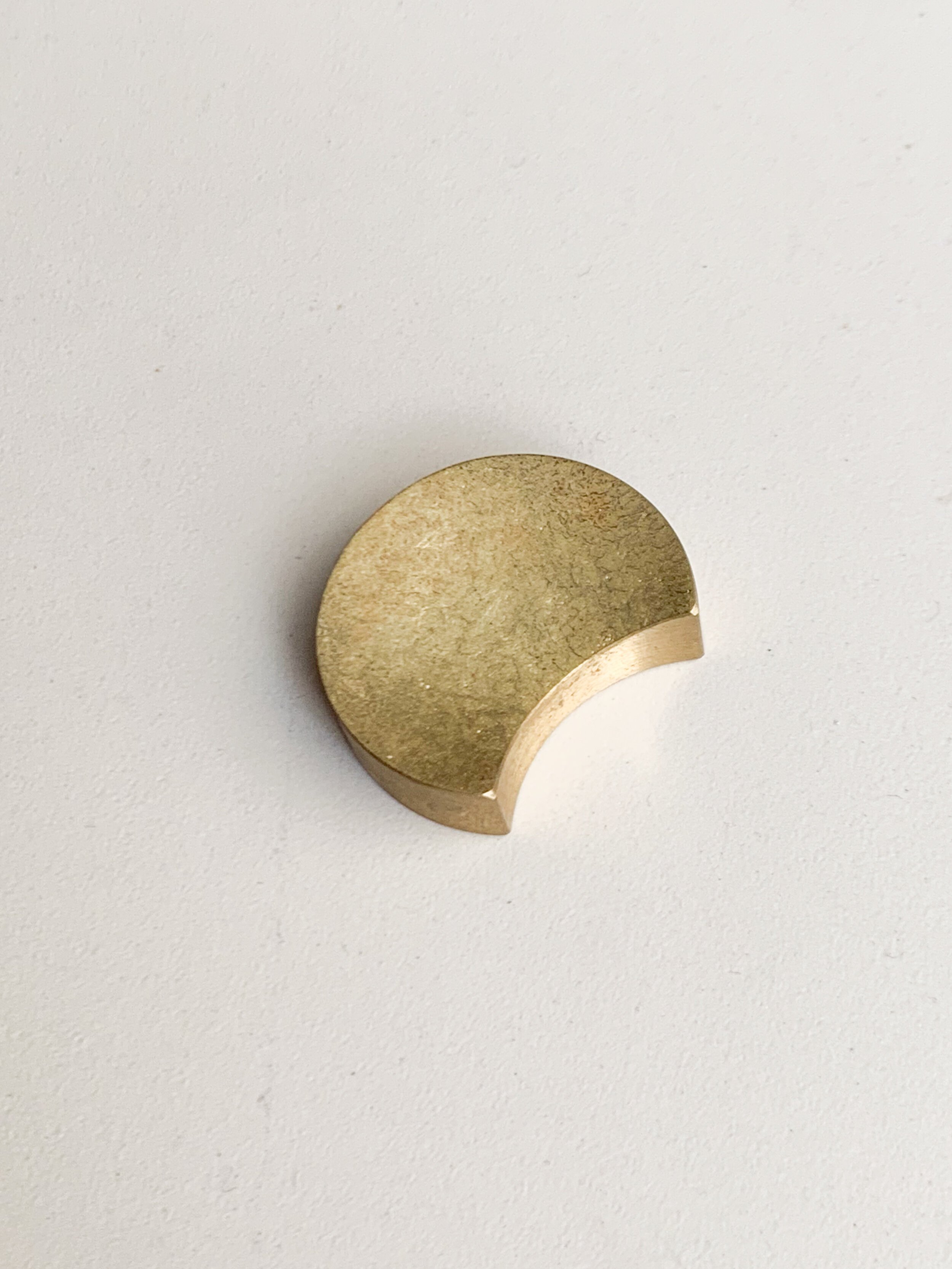Futagami_four_moon_chopstick_rest_poggia_bacchette_ottone_spazio_materiae-4.jpg