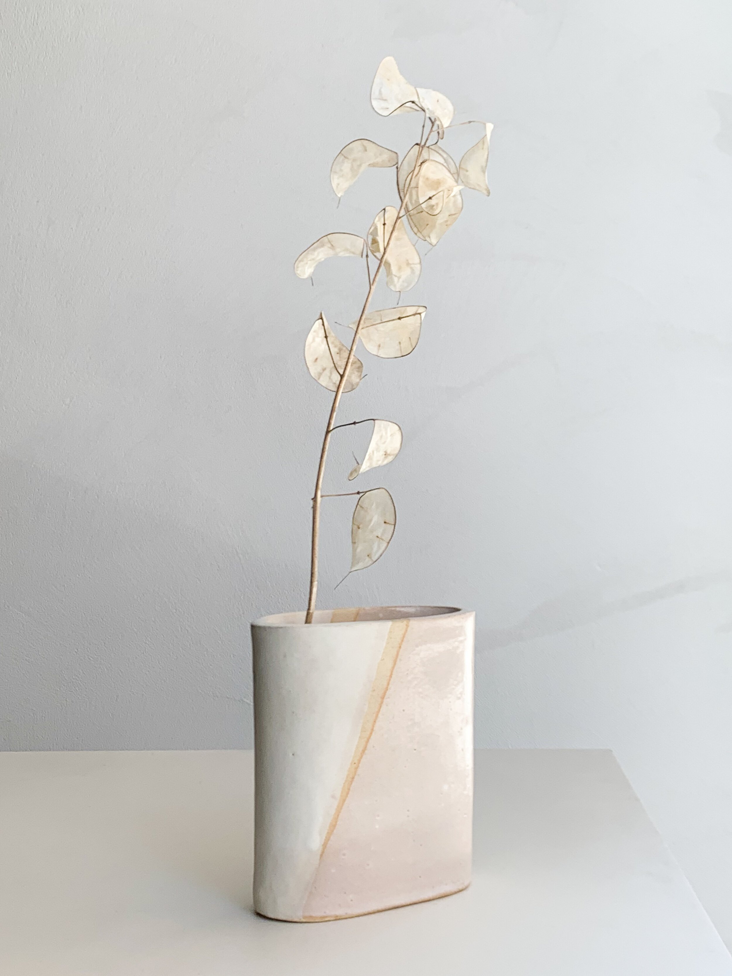 Mountain_bolt_white_vase_vaso_romy_northover_spazio_materiae-7.jpg