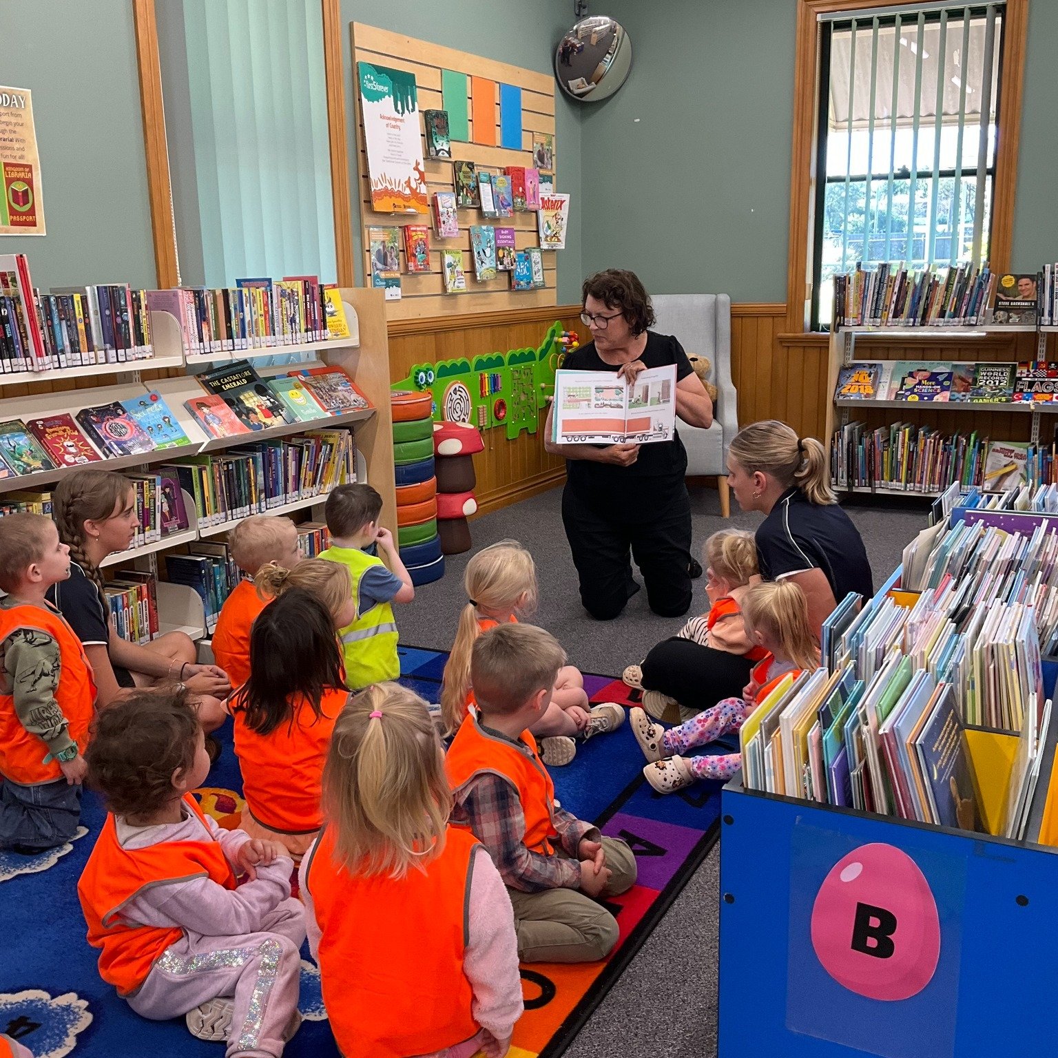Off we marched in our straight little lines, full of excitement and ready for a big adventure at the library! 📚🚌 From the moment we arrived, there was so much to see and do. There were colourful books, cosy reading corners, playful puppets, and a m