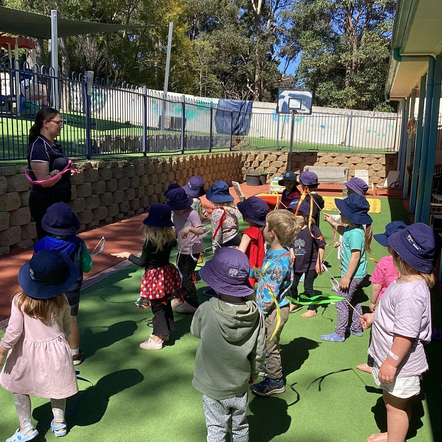 What&rsquo;s better than ribbons in the breeze? 🌬️🌈 We danced, twirled and waved them high, chasing colours across the playground. The laughter was as bright as the ribbons themselves, a perfect afternoon of movement, music and pure fun! 🌟

#ribbo