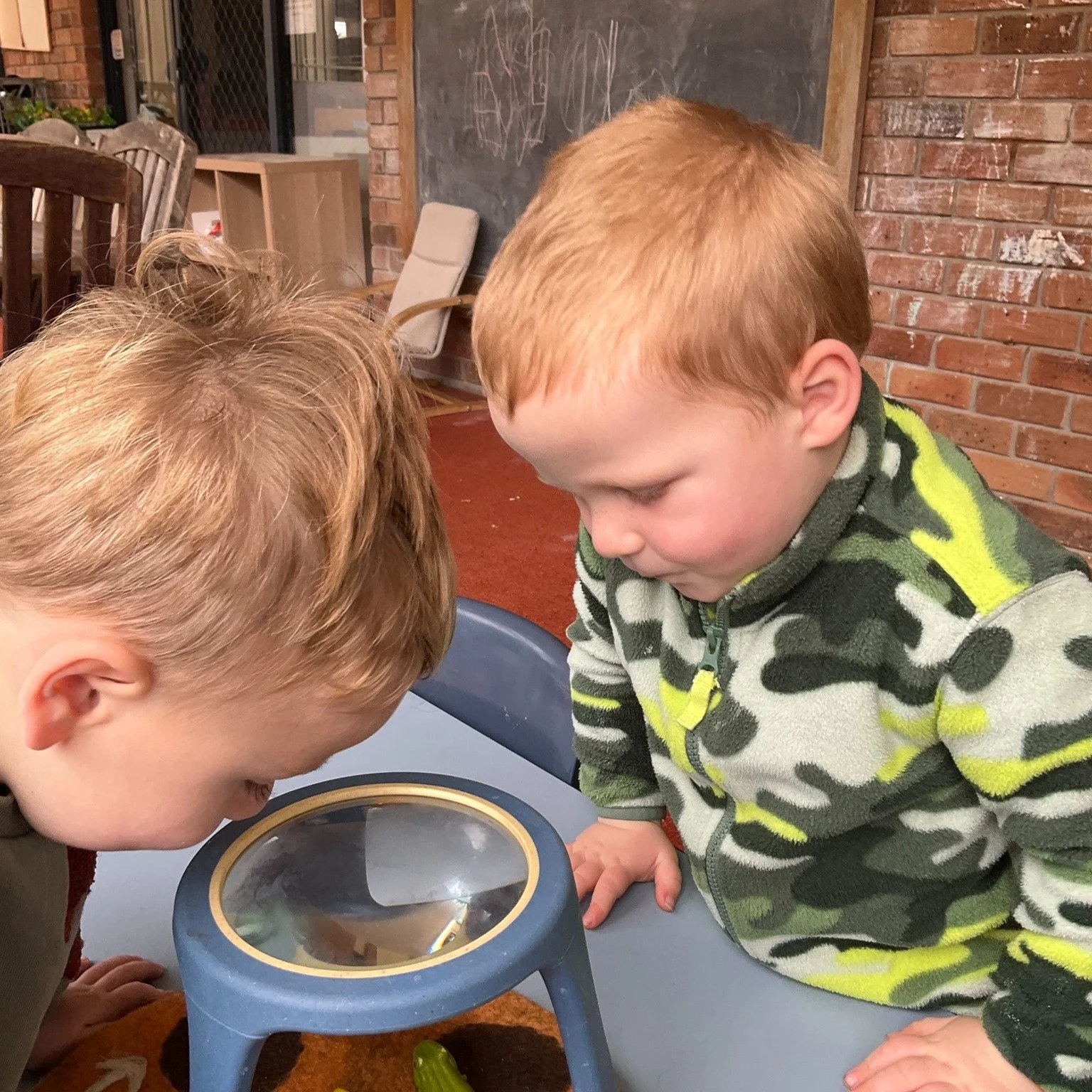 Our dinosaur friends were seen in a whole new way! With our magnifying tools, we zoomed in and noticed tiny details we hadn&rsquo;t seen before: scales, textures, shapes and patterns. 

This experience encouraged us to slow down, look closely and ask