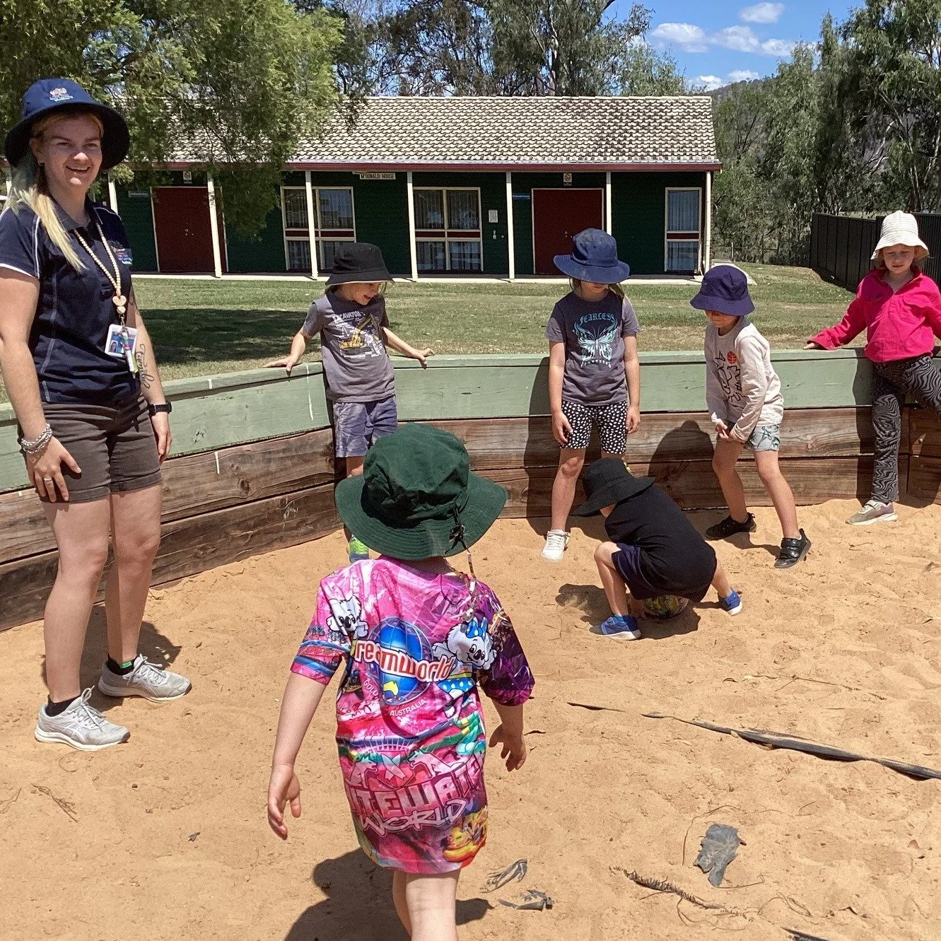 We spent a wonderful day adventuring at Duckadang Park! 🌳 From putt putt and balancing activities to giant games of chess, every moment was filled with laughter and learning. We challenged our bodies, stretched our problem-solving skills, and shared