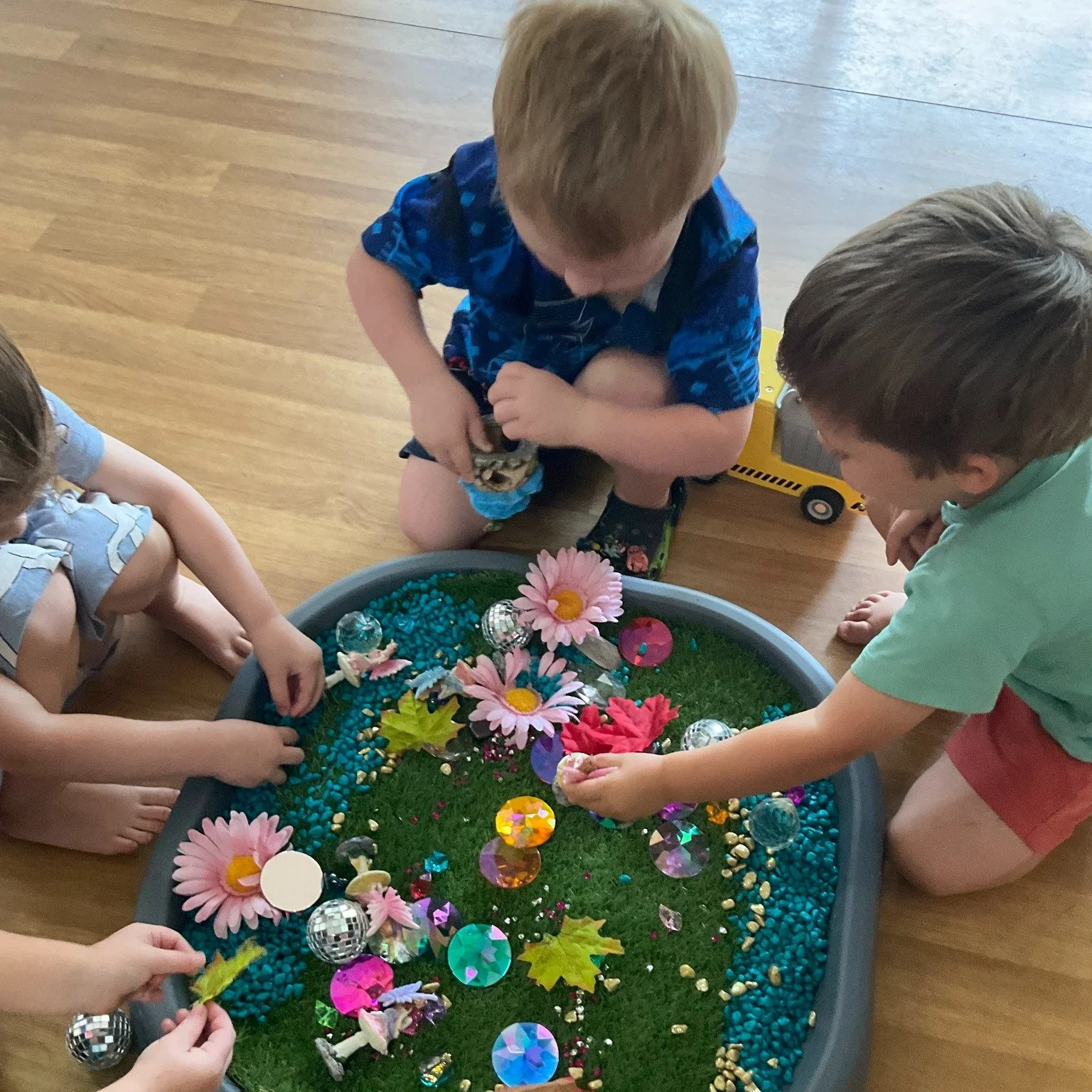 We had the best time exploring our fairy garden sensory table! We touched soft moss, poured sparkly sand, and built little homes for our fairy friends. Every scoop, sprinkle, and giggle helped us use our imagination and work together to create someth