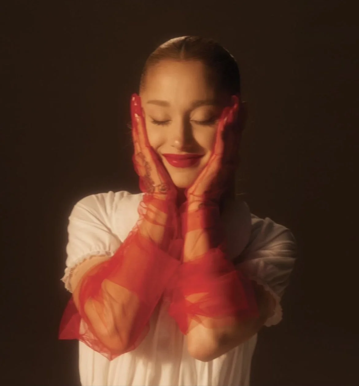 Ariana Grande’s “eternal sunshine” is a glowing piece of work! 