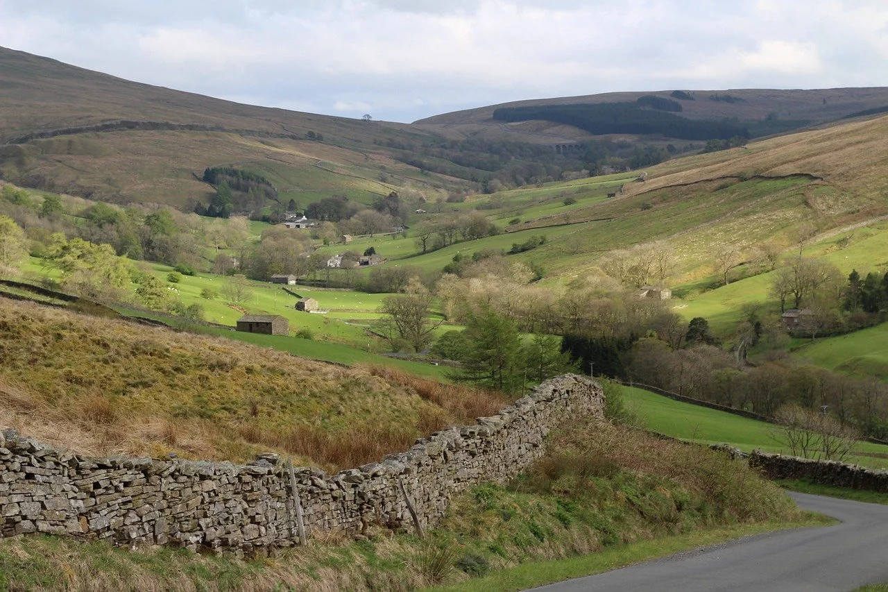 Yorkshire Dales & West Yorkshire: Wild Landscapes, Art, Heritage & Village Life