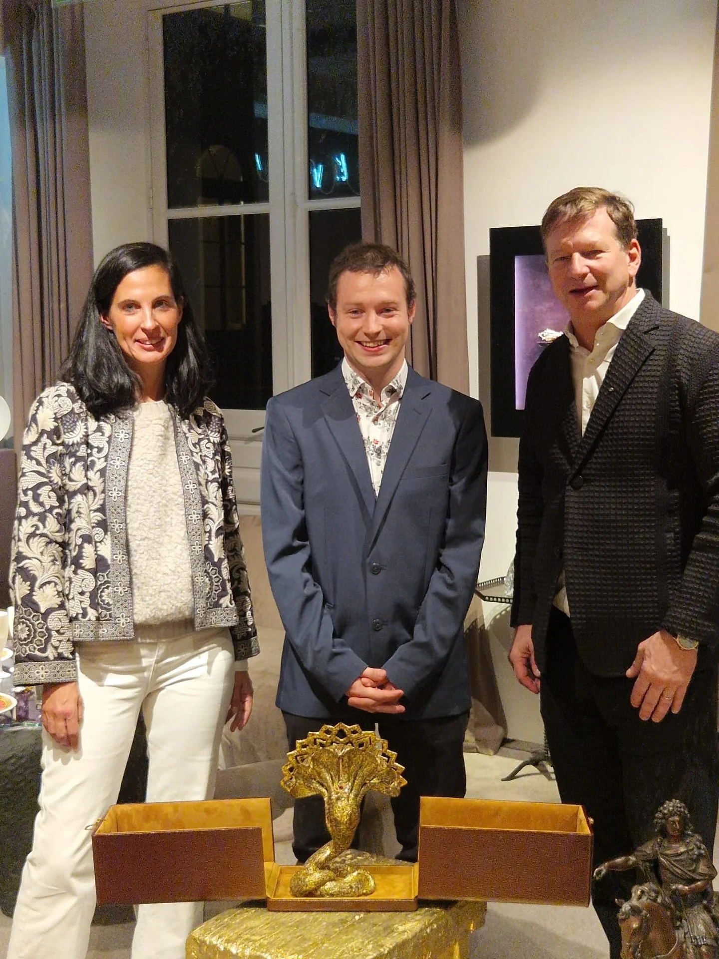 ✨&Agrave; plusieurs, on va plus loin. ✨
 Ces photos montrent le moment incroyable o&ugrave; le gagnant de la chasse du Naga d&rsquo;Or a re&ccedil;u le tr&eacute;sor qu&rsquo;il a remport&eacute;.

J&rsquo;ai eu la chance de cr&eacute;er la sculpture