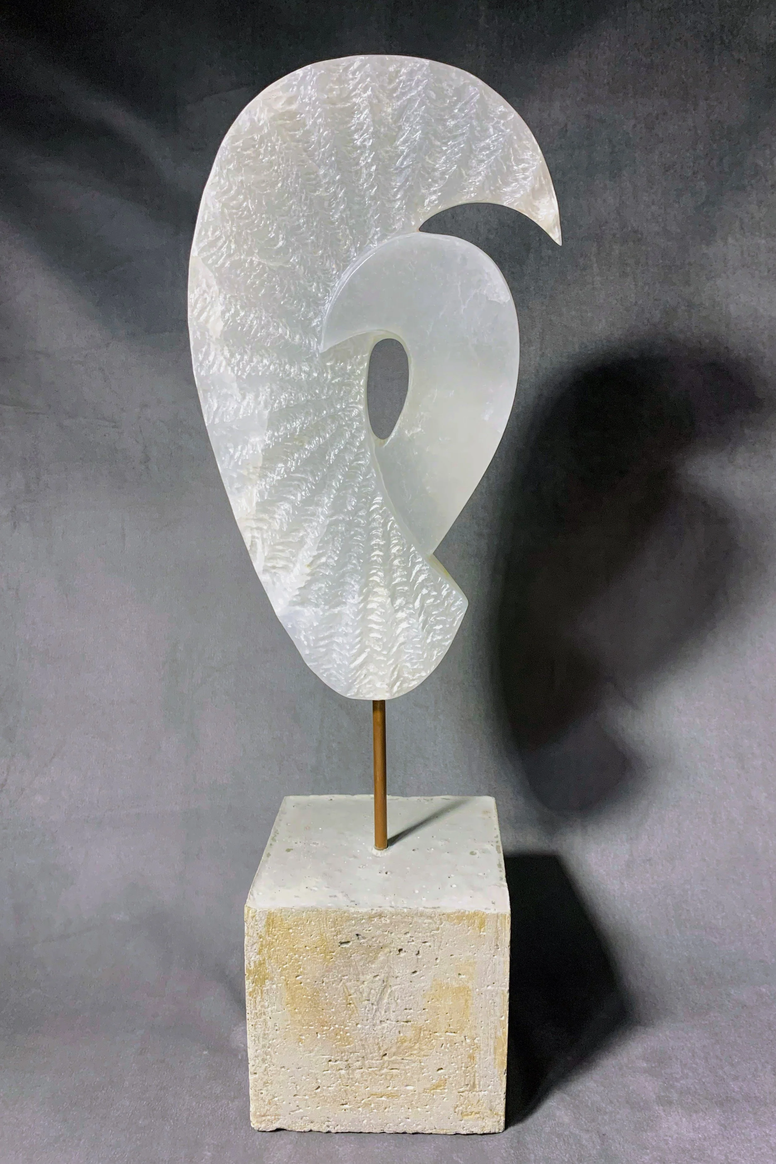 focusing sculpture clear alabaster
