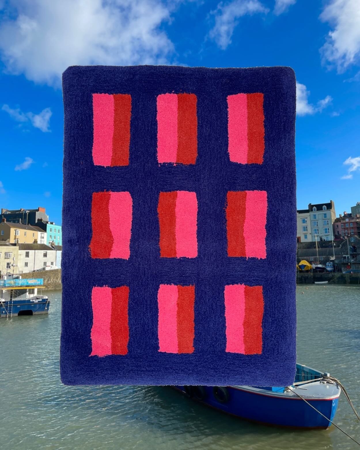 🎠What fun Tenby was! Especially the late night ghost walk! 
I love a walk around the harbor and seeing the tide come in and out. 

Here&rsquo;s the Albert rug inspire by the table colour of the Prince Albert in stroud and the colour of my jumper, yo