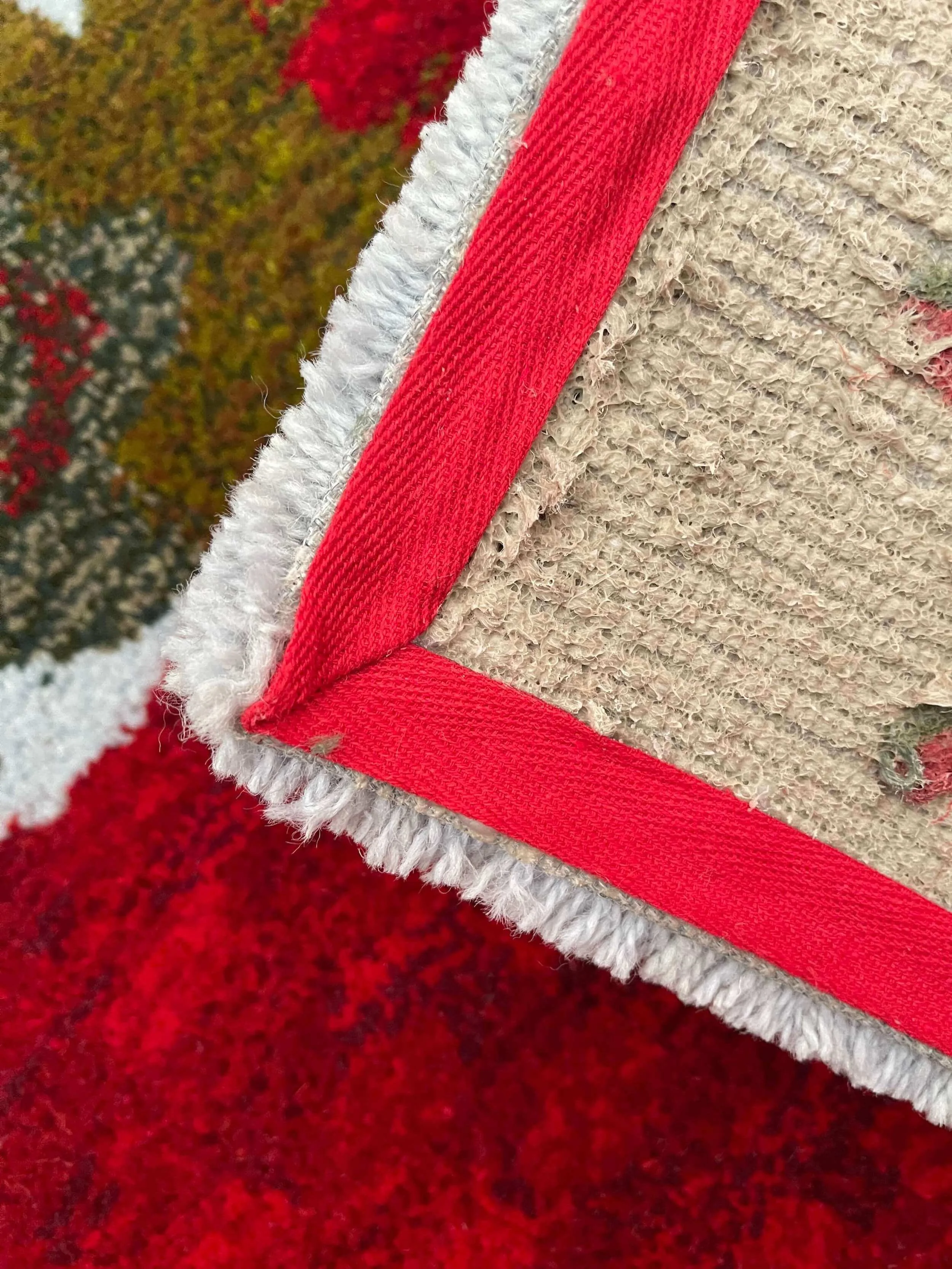 Studio-tuft-geranium-red-tufted-rug-back.jpeg