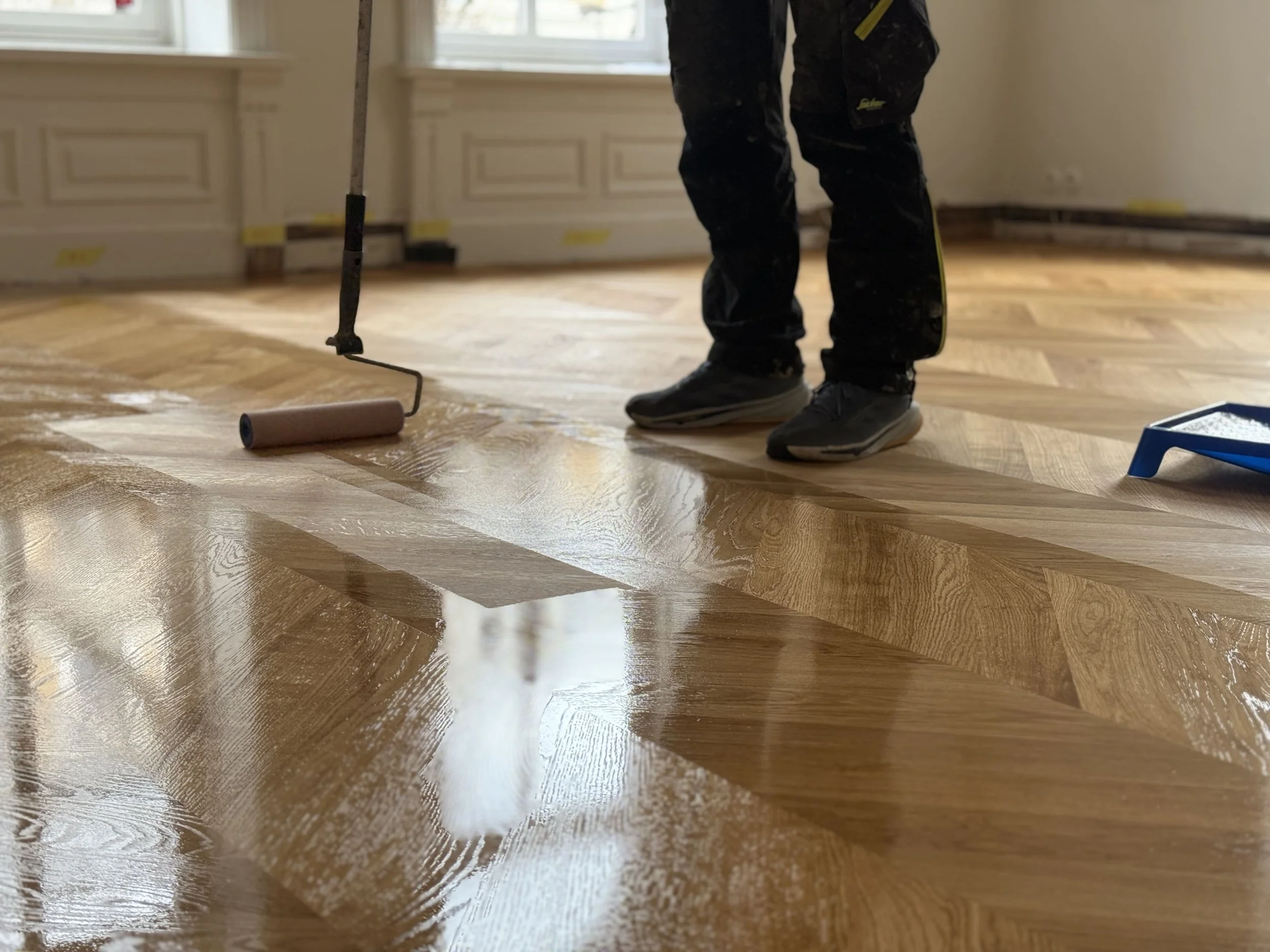 Massivt-Chevron-Oslo-legging-sliping-behandling-Kongelige-Gulv AS (25).jpg