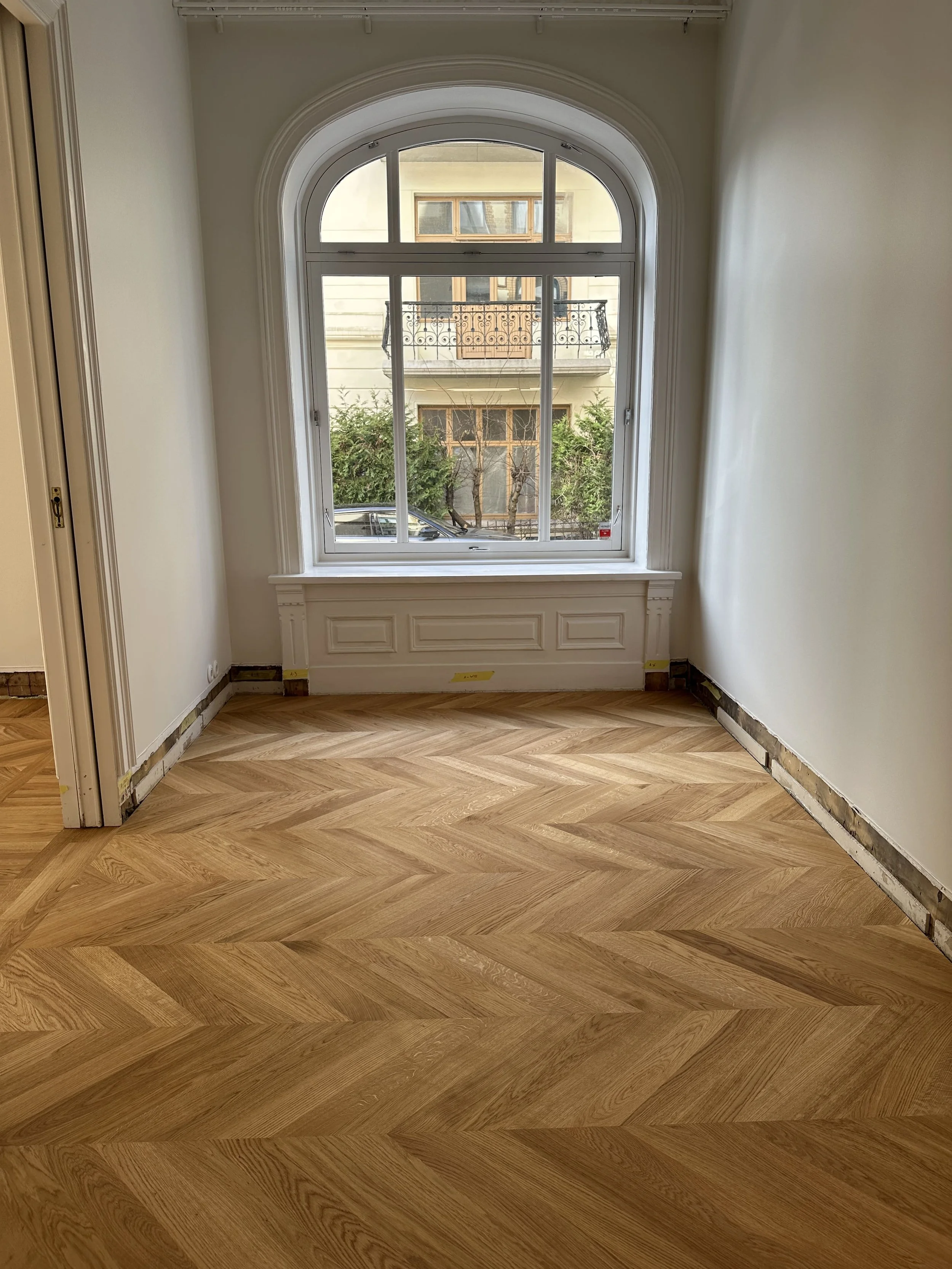 Massivt-Chevron-Oslo-legging-sliping-behandling-Kongelige-Gulv AS (15).jpg