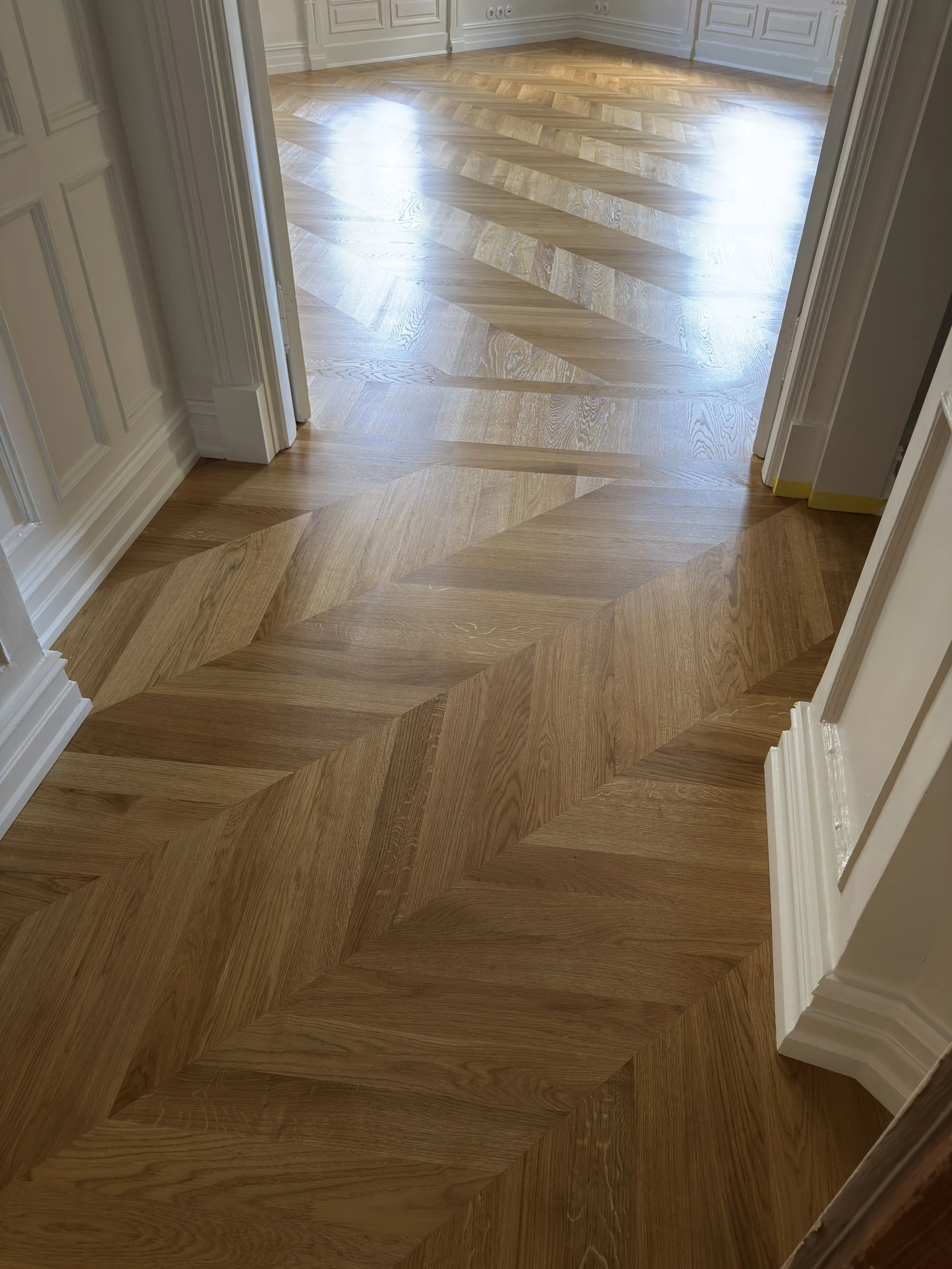 Massivt-Chevron-Oslo-legging-sliping-behandling-Kongelige-Gulv AS (35).jpg