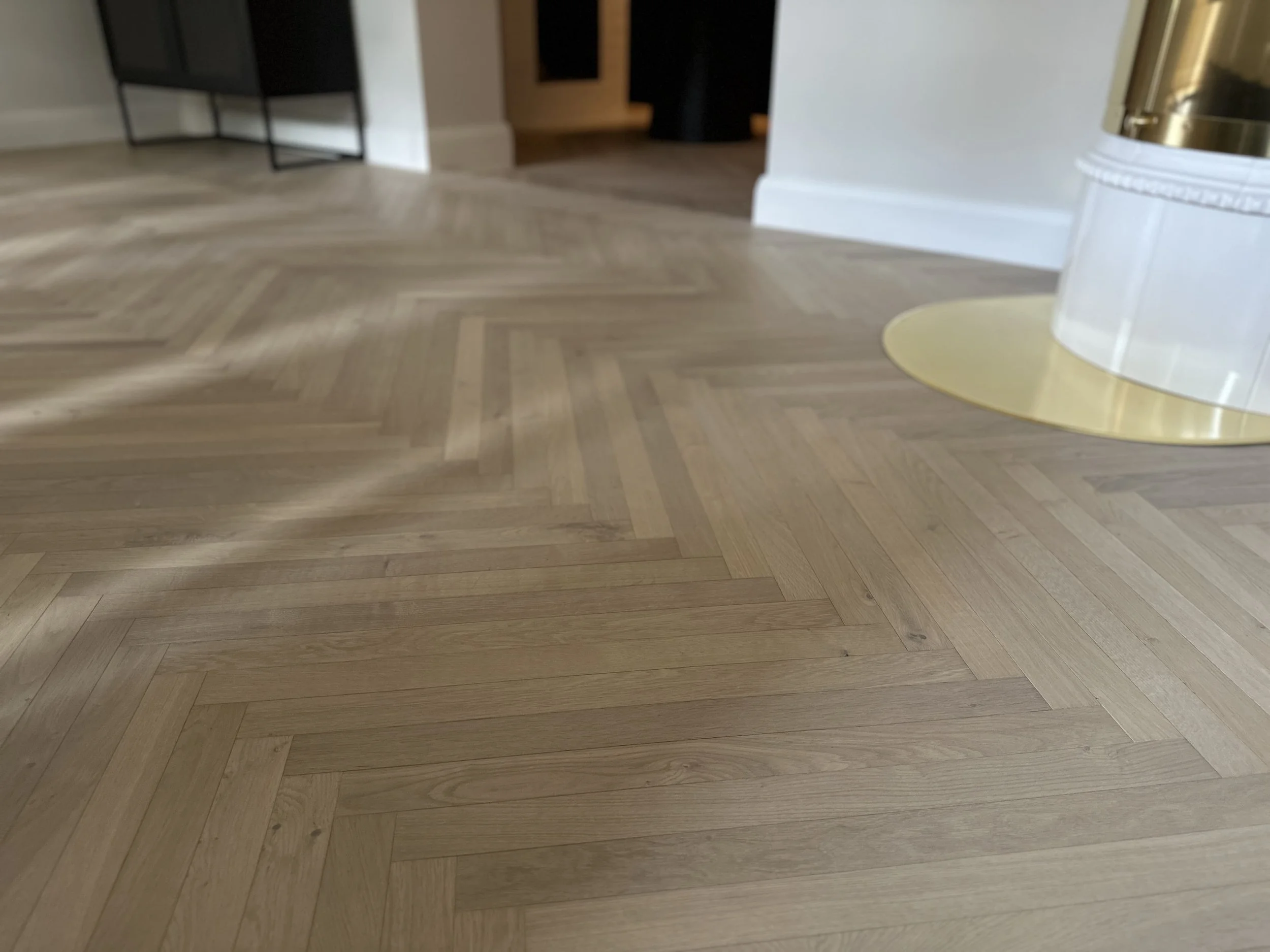 Smal fiskebensparkett på Frogner levert og lagt av Kongelige Gulv