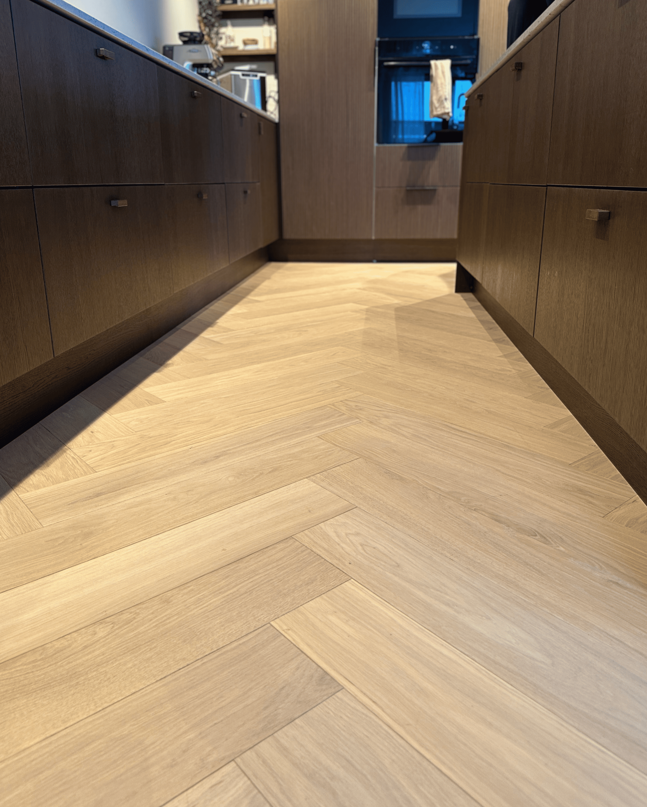 140 mm fiskebensparkett i kjøkkenet