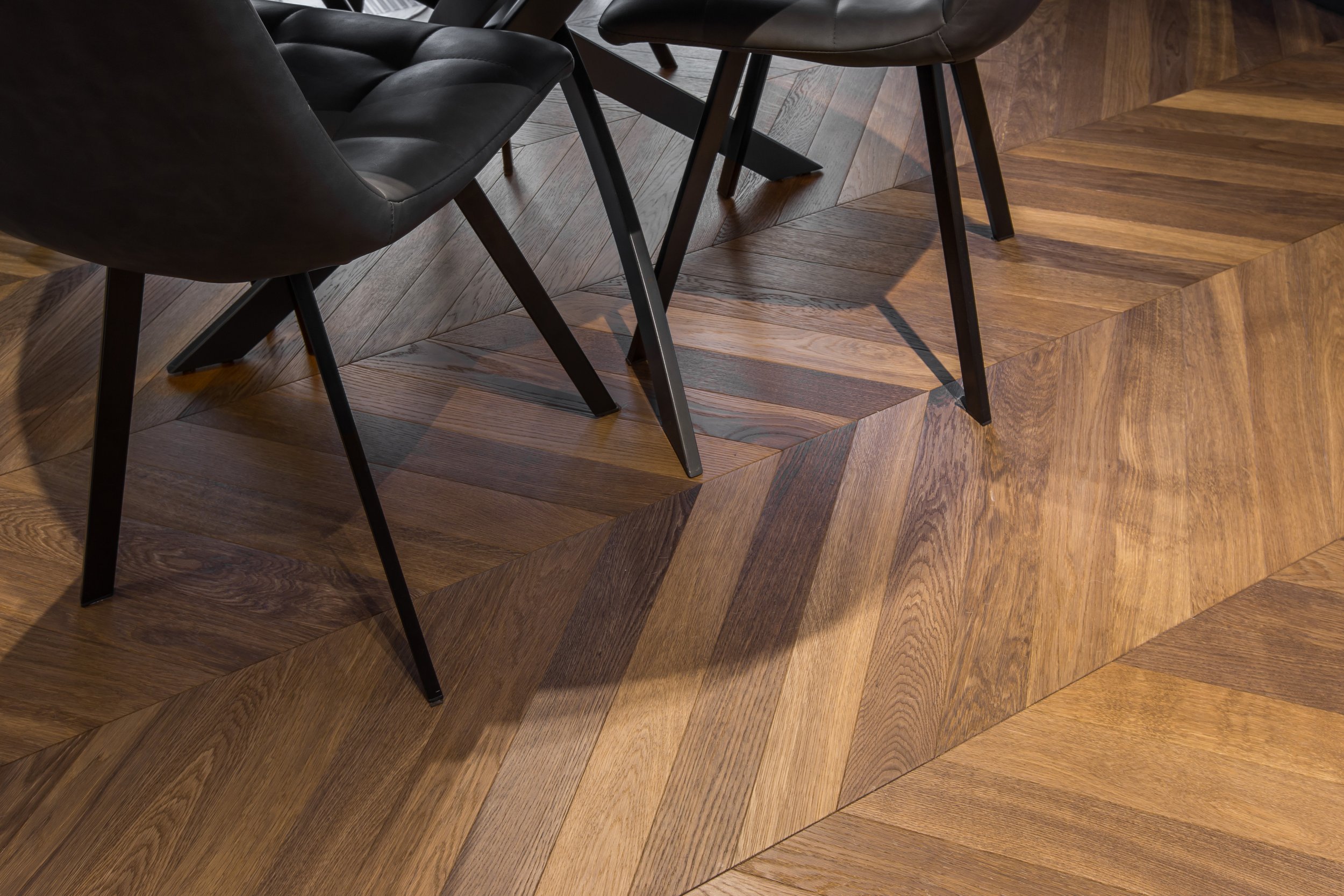 Mørkere brun Chevron parkett