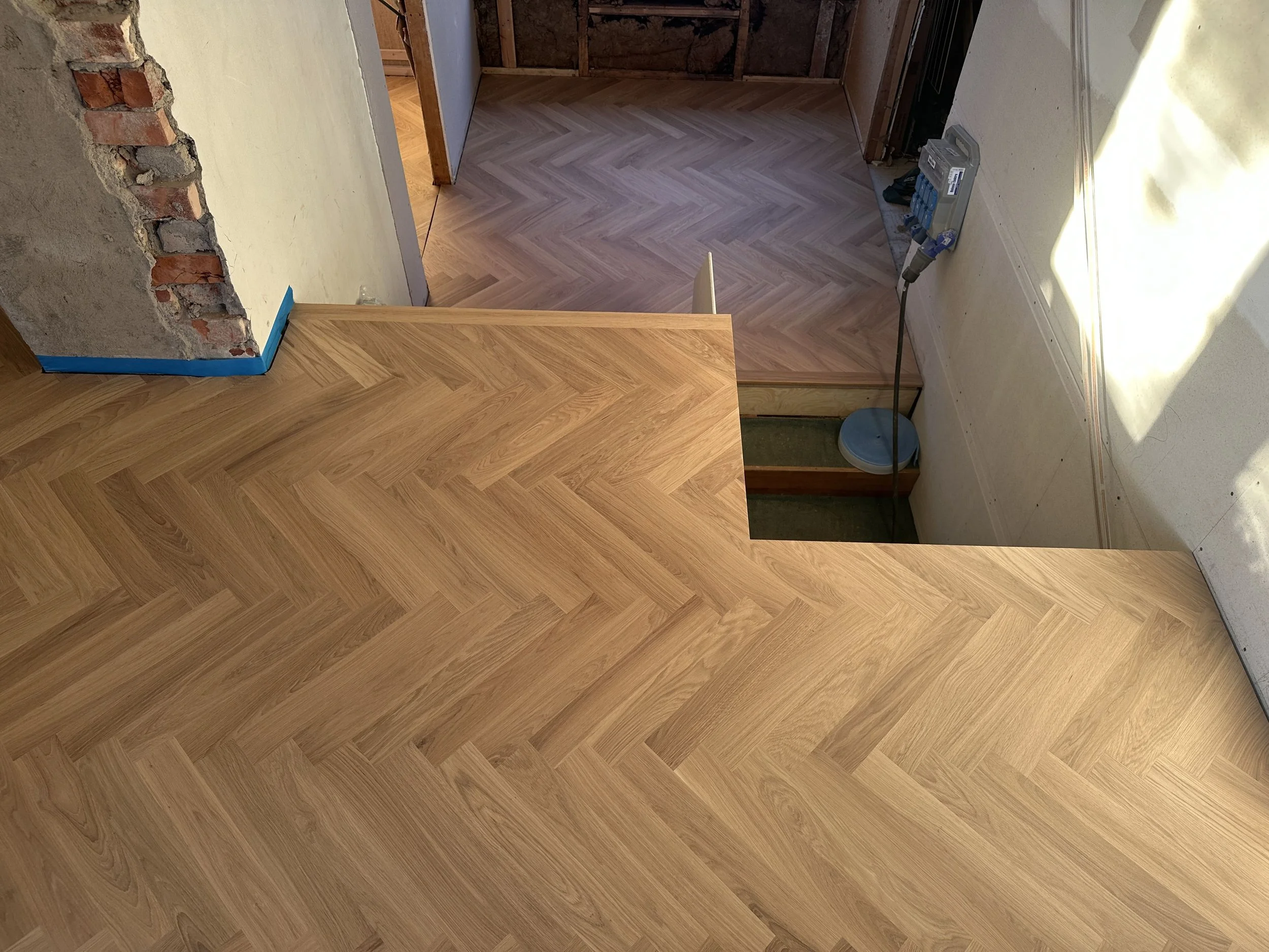 Massivt-eikegulv-fiskeben-16x70x420mm-Exquisit-Kongelige Gulv AS (39).jpg