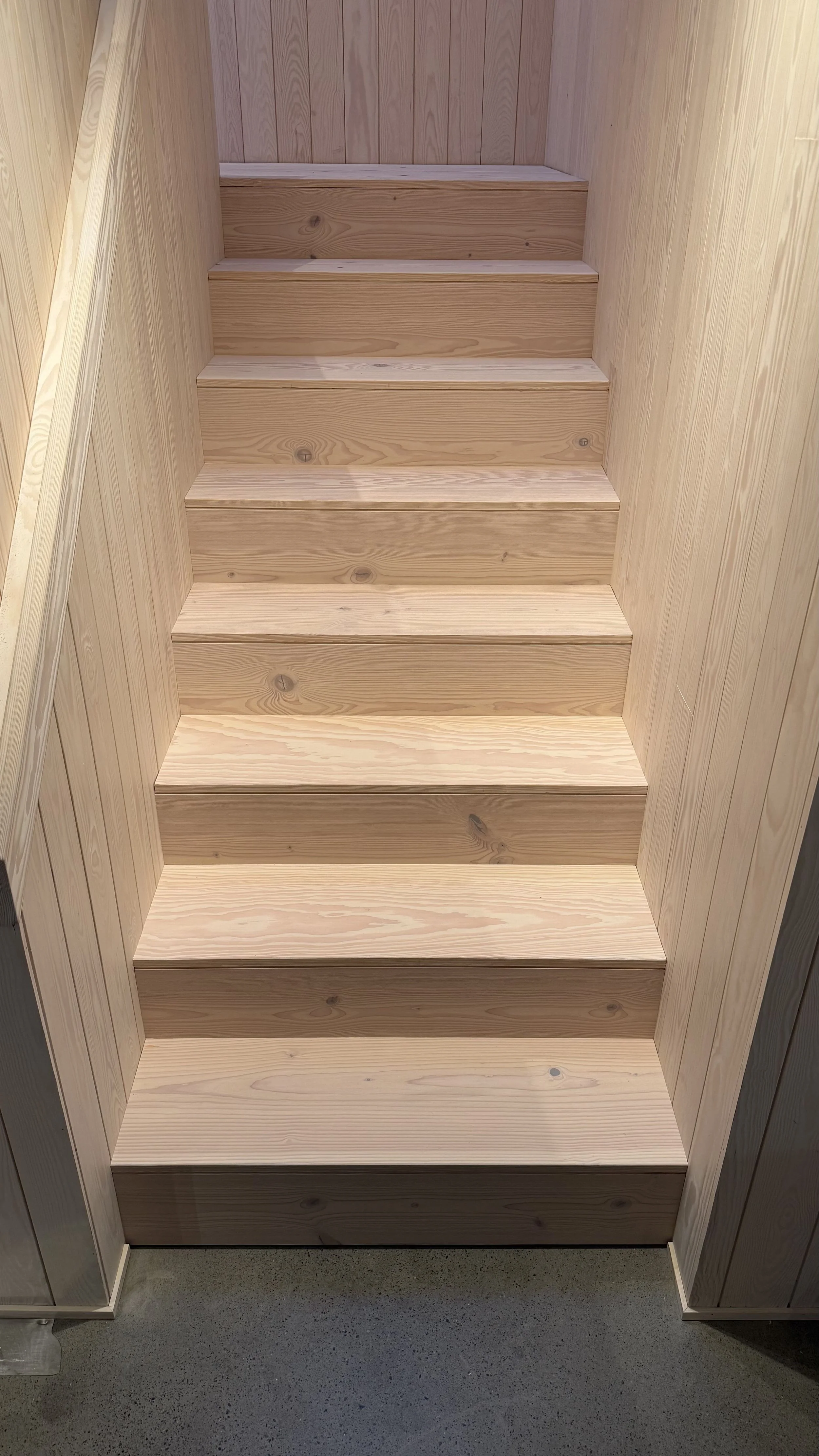 Ferdig monterte douglasgran trappetrinn