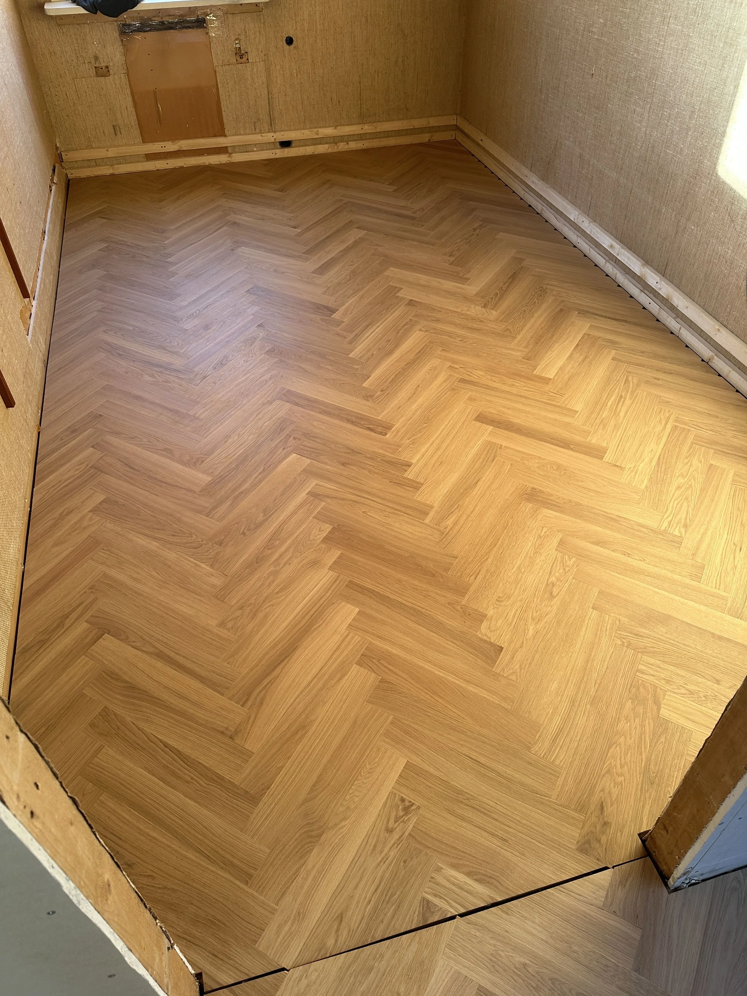 Massivt-eikegulv-fiskeben-16x70x420mm-Exquisit-Kongelige Gulv AS (24).jpg