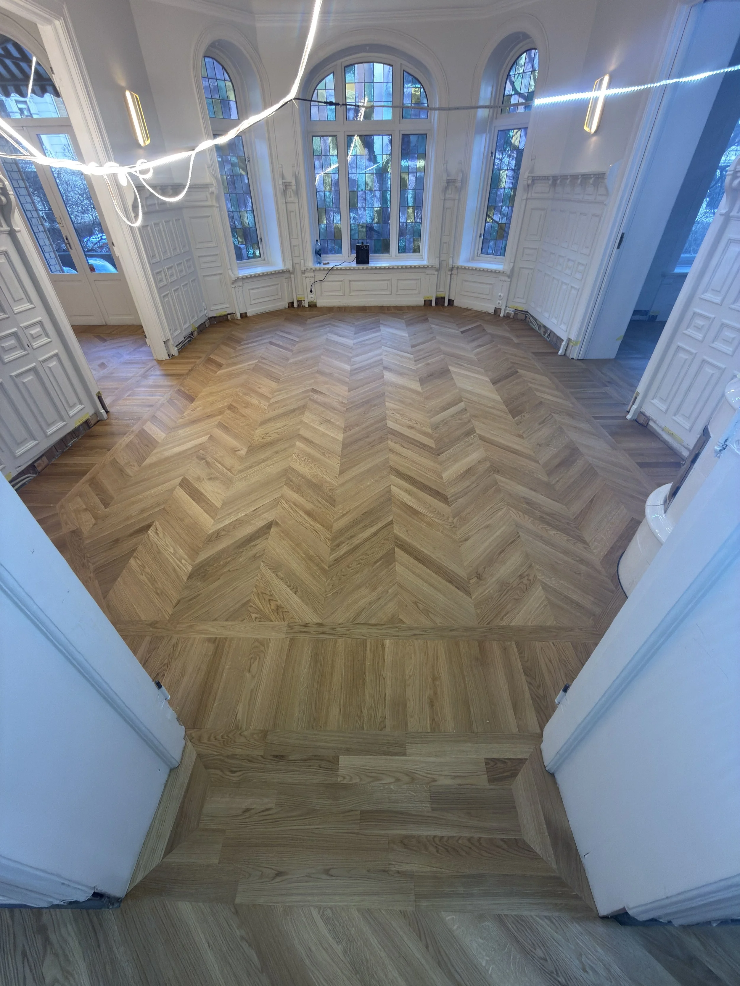 Massivt-Chevron-Oslo-legging-sliping-behandling-Kongelige-Gulv AS (14).jpg