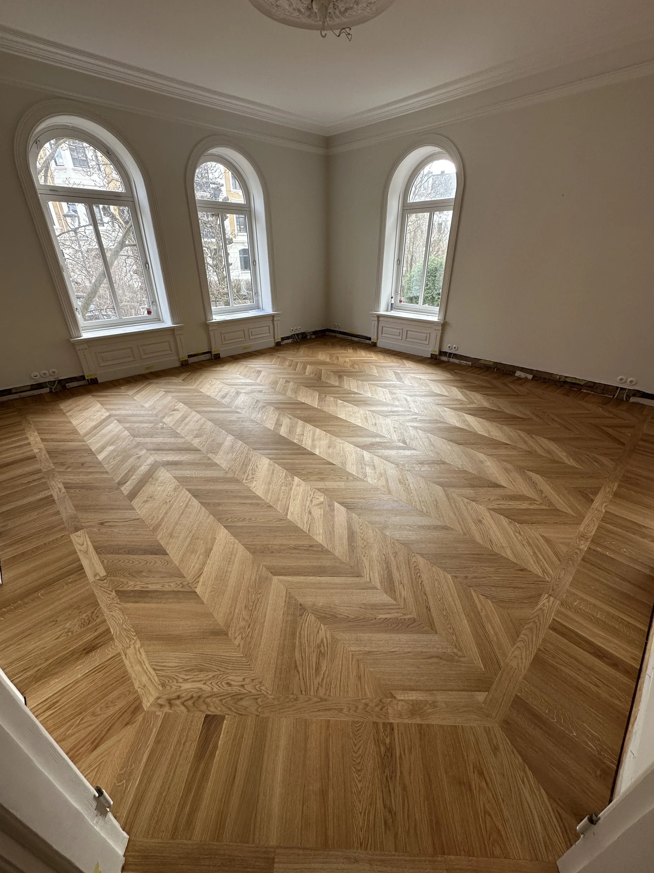Massivt-Chevron-Oslo-legging-sliping-behandling-Kongelige-Gulv AS (20).jpg