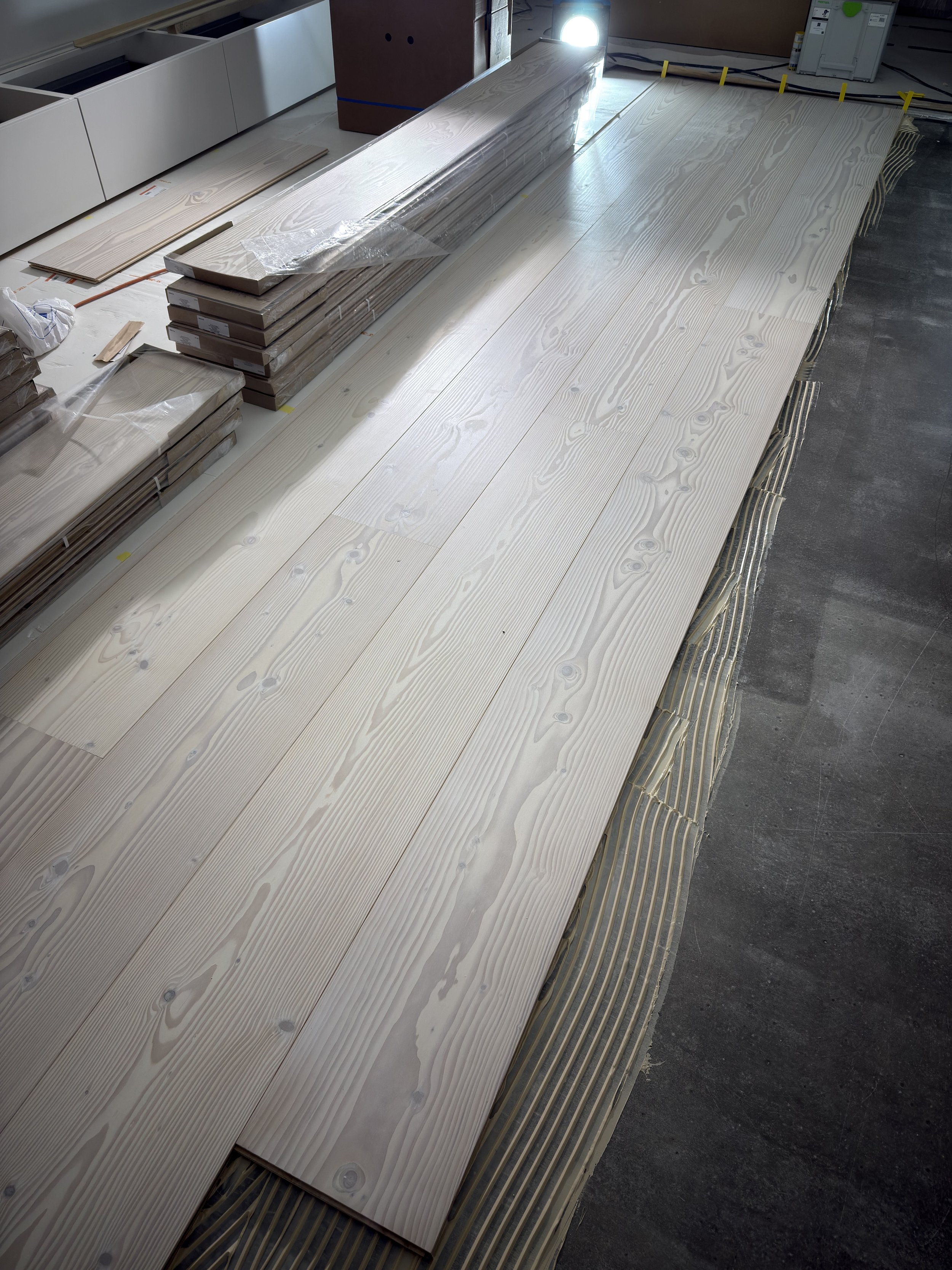Legging av 30cm brede douglas planker