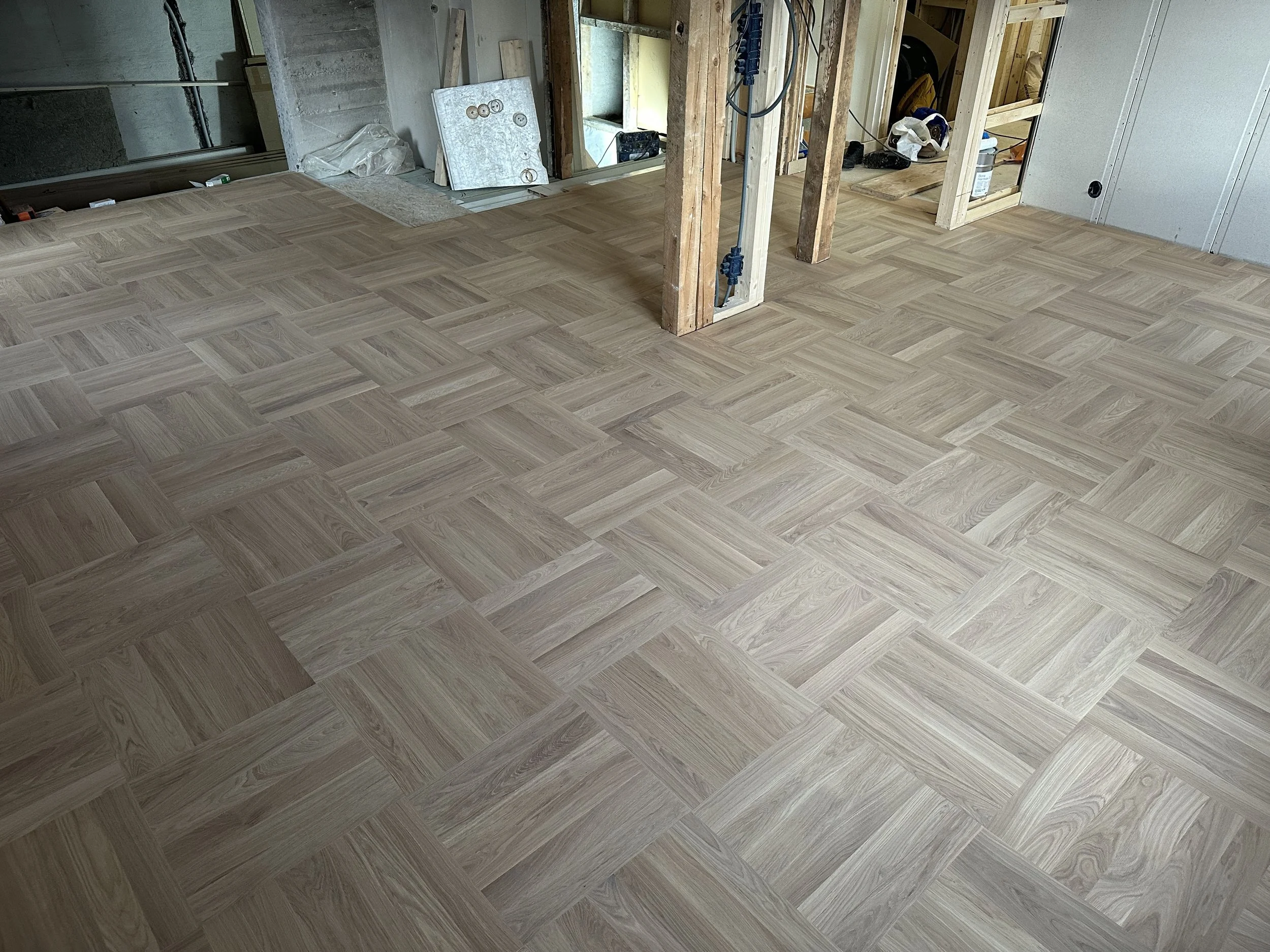 Massivt-eikegulv-16x70x420mm-Exquisit-Kongelige Gulv AS (18).jpg