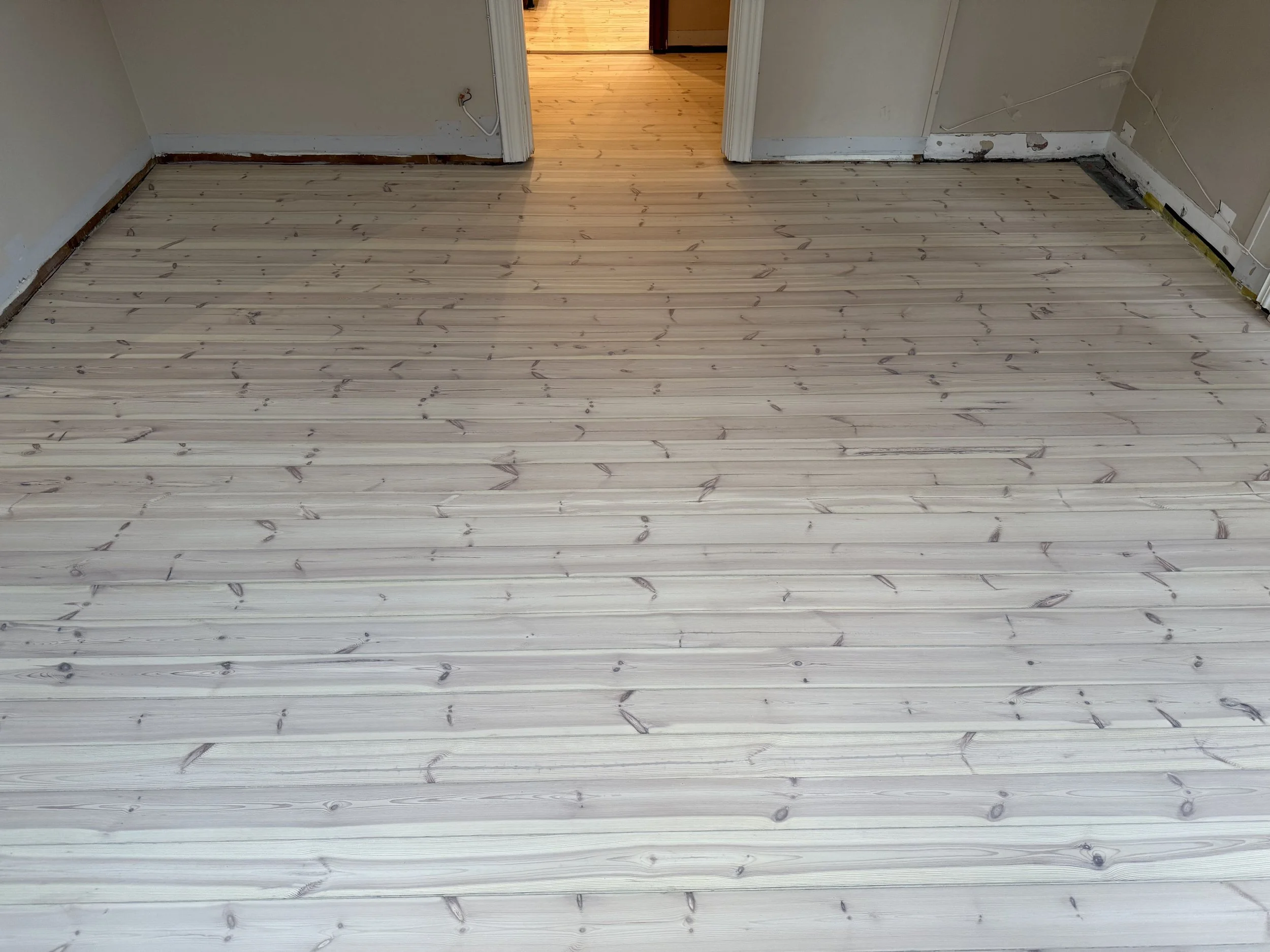 Støvfri gulvsliping-fuging-sprekker-originalt-tregulv-Grünerløkka-Kongelige-Gulv (18).jpg