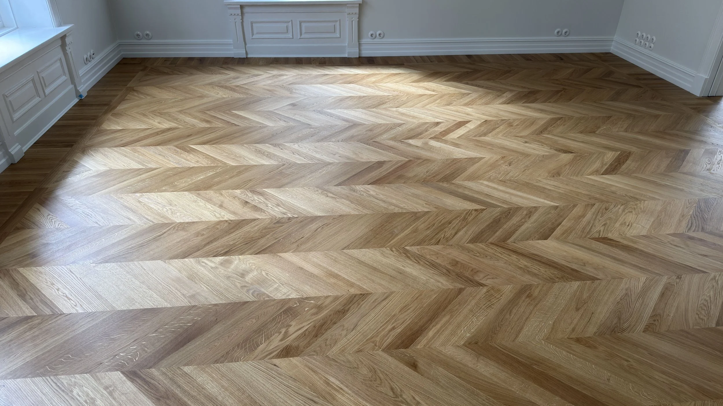 Massivt-Chevron-Oslo-legging-sliping-behandling-Kongelige-Gulv AS (27).jpg