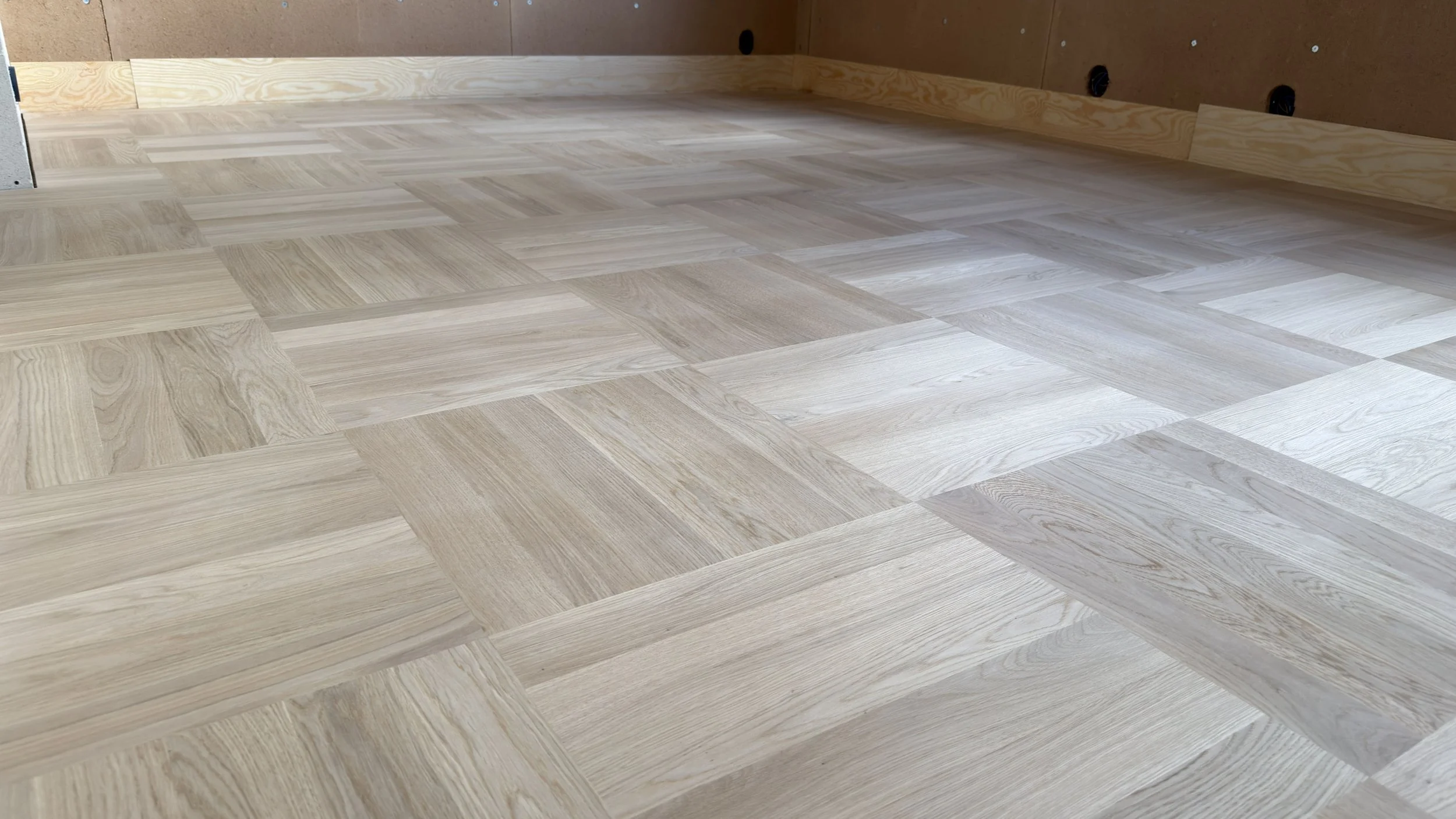 Massivt-eikegulv-16x70x420mm-Exquisit-Kongelige Gulv AS (8).jpg