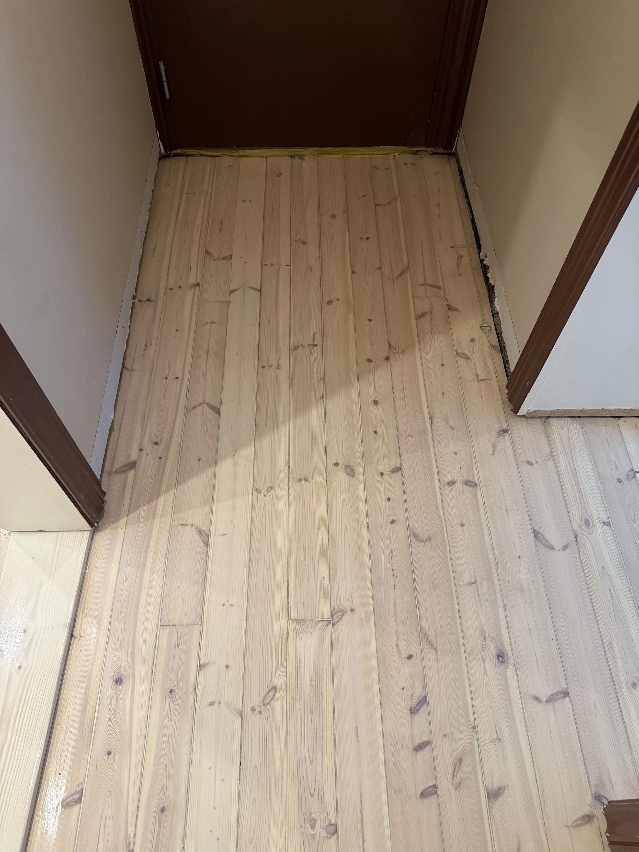 Støvfri gulvsliping-fuging-sprekker-originalt-tregulv-Grünerløkka-Kongelige-Gulv (22).jpg